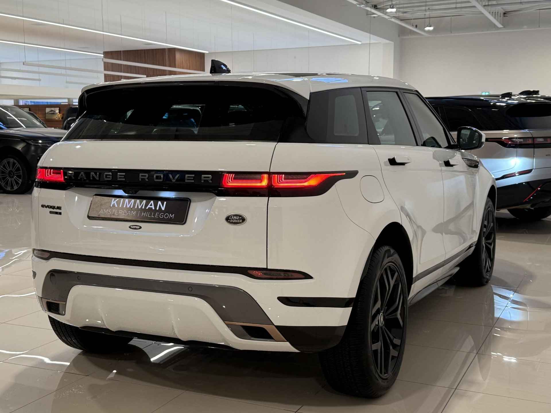 Land Rover Range Rover Evoque 2.0 P200 AWD R-Dynamic | Panorama schuif/kantel dak| 20 inch Gloss Black | Digital Dash - 9/25