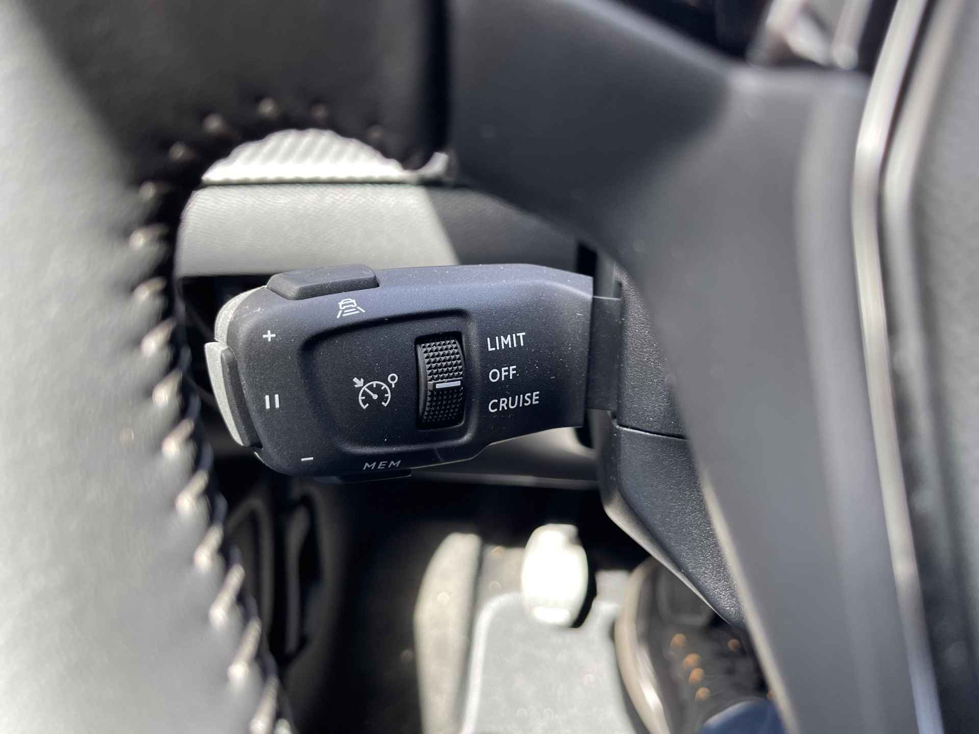 Peugeot 208 1.2 PureTech 100 Allure digitaal instrumentenpaneel/Cruise control adaptief/Stoelverwarming. - 15/49