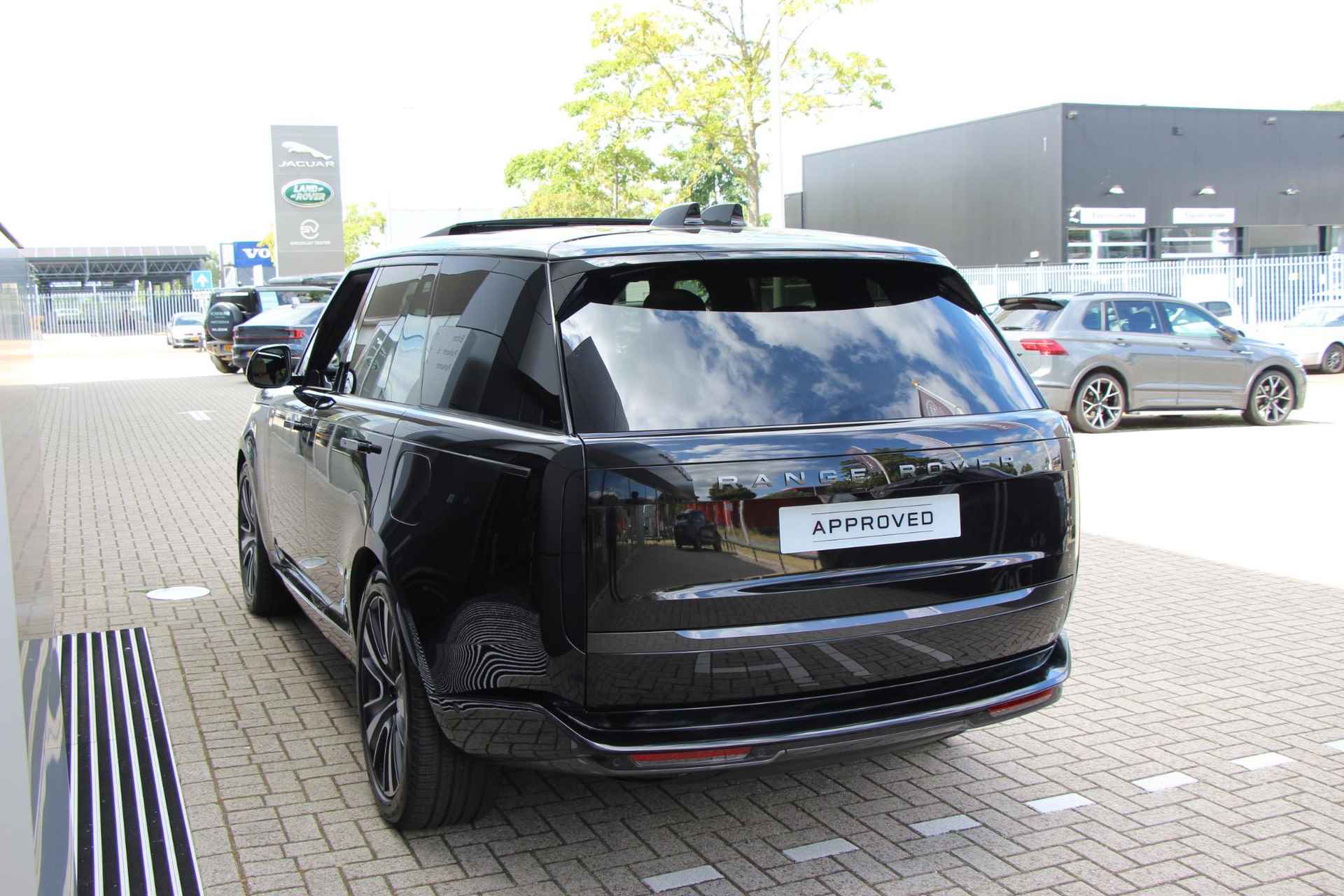 Land Rover Range Rover P460e HSE PHEV Land Rover Range Rover P460e HSE PHEV | 22 inch Dualtone velgen | Shadow Exterieur | - 4/33