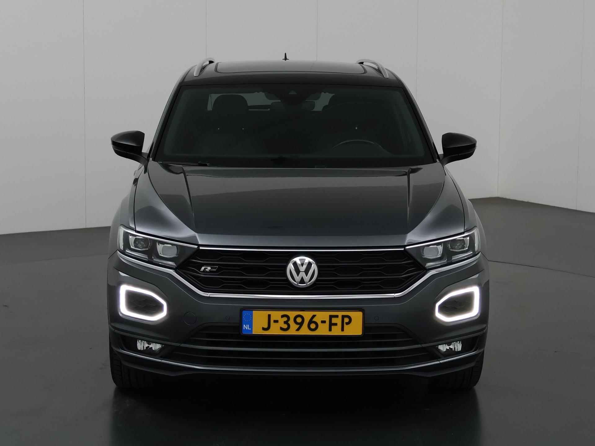 Volkswagen T-Roc 1.5 TSI Sport Business R | Trekhaak | Panoramadak | Virtual cockpit | Navigatie | Parkeercamera | Carplay | Beats Audio | Elektr. Achterklep | dodehoekdetectie | - 4/46