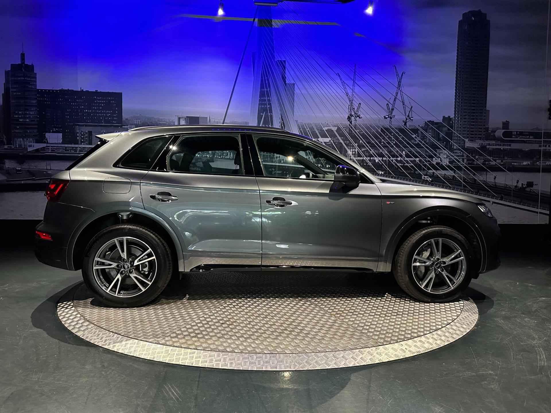 Audi Q5 50 TFSI e S edition Competition *Keyless*Camera*DaytonaGrey*NIEUW* € 10.000,- korting! - 3/38