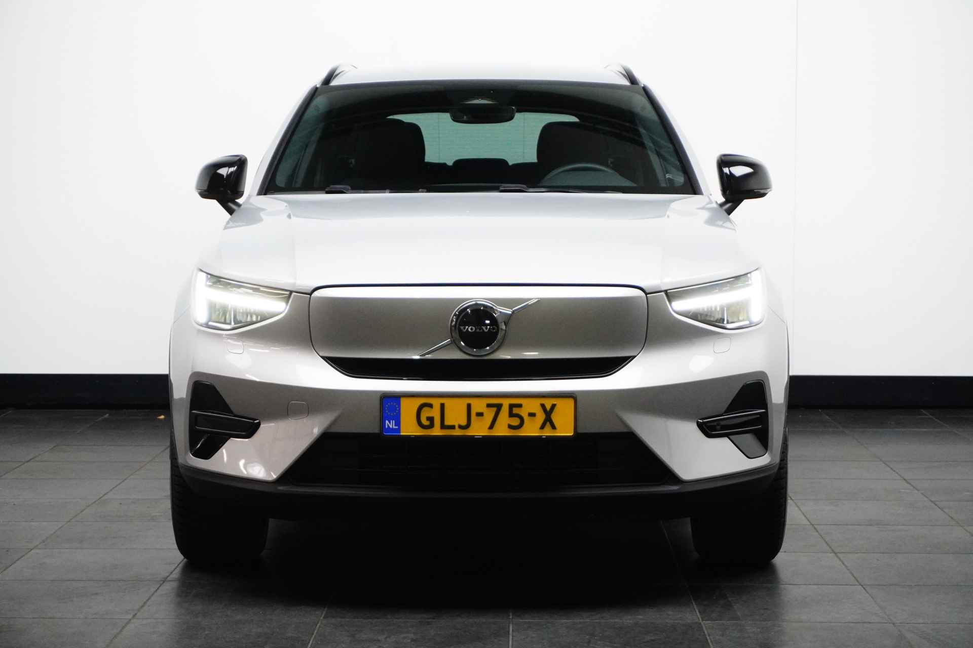 Volvo XC40 Single Motor | Climate-Pack: Warmtepomp | Stuur/stoelverwarming | Camera | Getint glas | 19-Inch | Trekhaak | DAB - 3/28