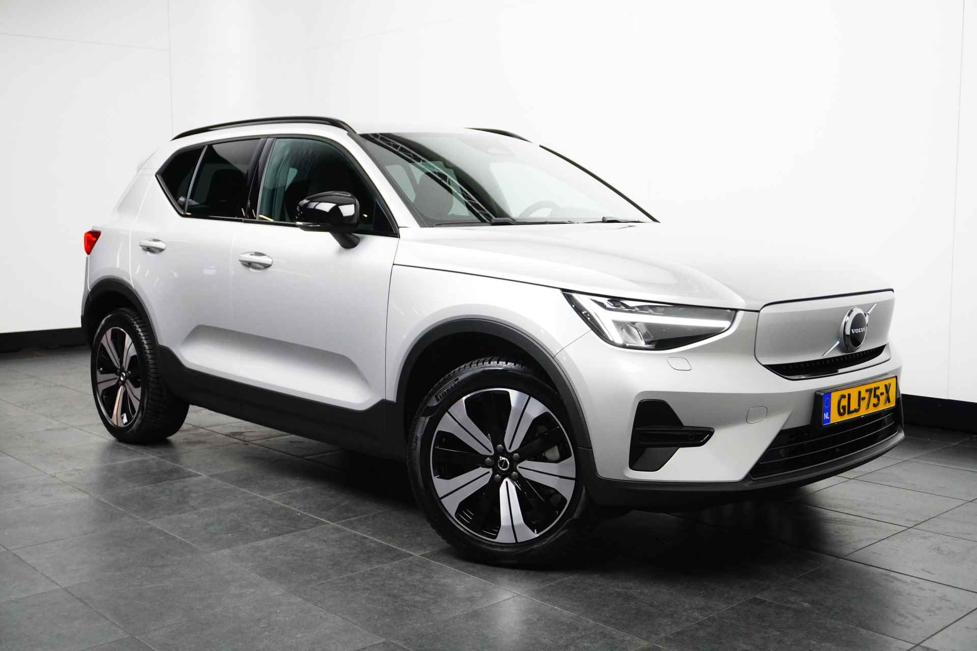 Volvo XC40 Single Motor | Climate-Pack: Warmtepomp | Stuur/stoelverwarming | Camera | Getint glas | 19-Inch | Trekhaak | DAB - 4/28