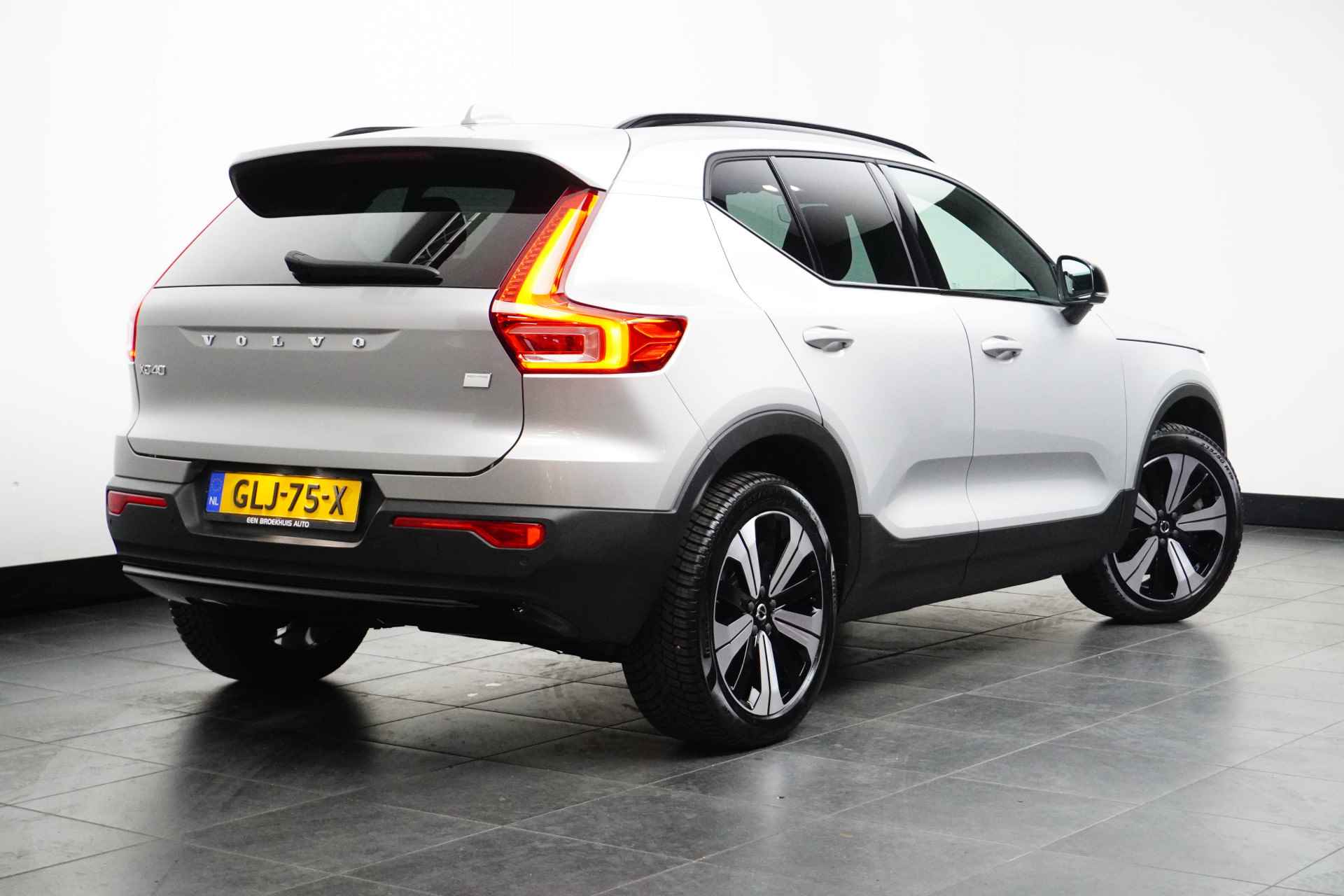 Volvo XC40 Single Motor | Climate-Pack: Warmtepomp | Stuur/stoelverwarming | Camera | Getint glas | 19-Inch | Trekhaak | DAB - 5/28