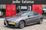 Alfa Romeo Giulia 2.0T Super | Veloce interieur | Stuur\stoel verwarming | Xenon | Regen\lichtsensor