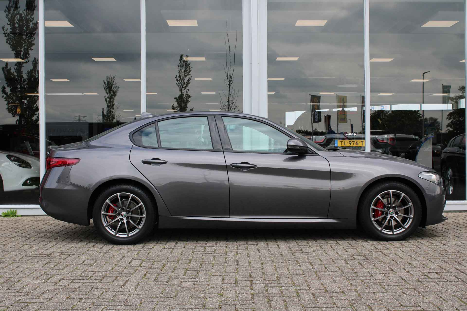 Alfa Romeo Giulia 2.0T Super | Veloce interieur | Stuur\stoel verwarming | Xenon | Regen\lichtsensor - 5/23