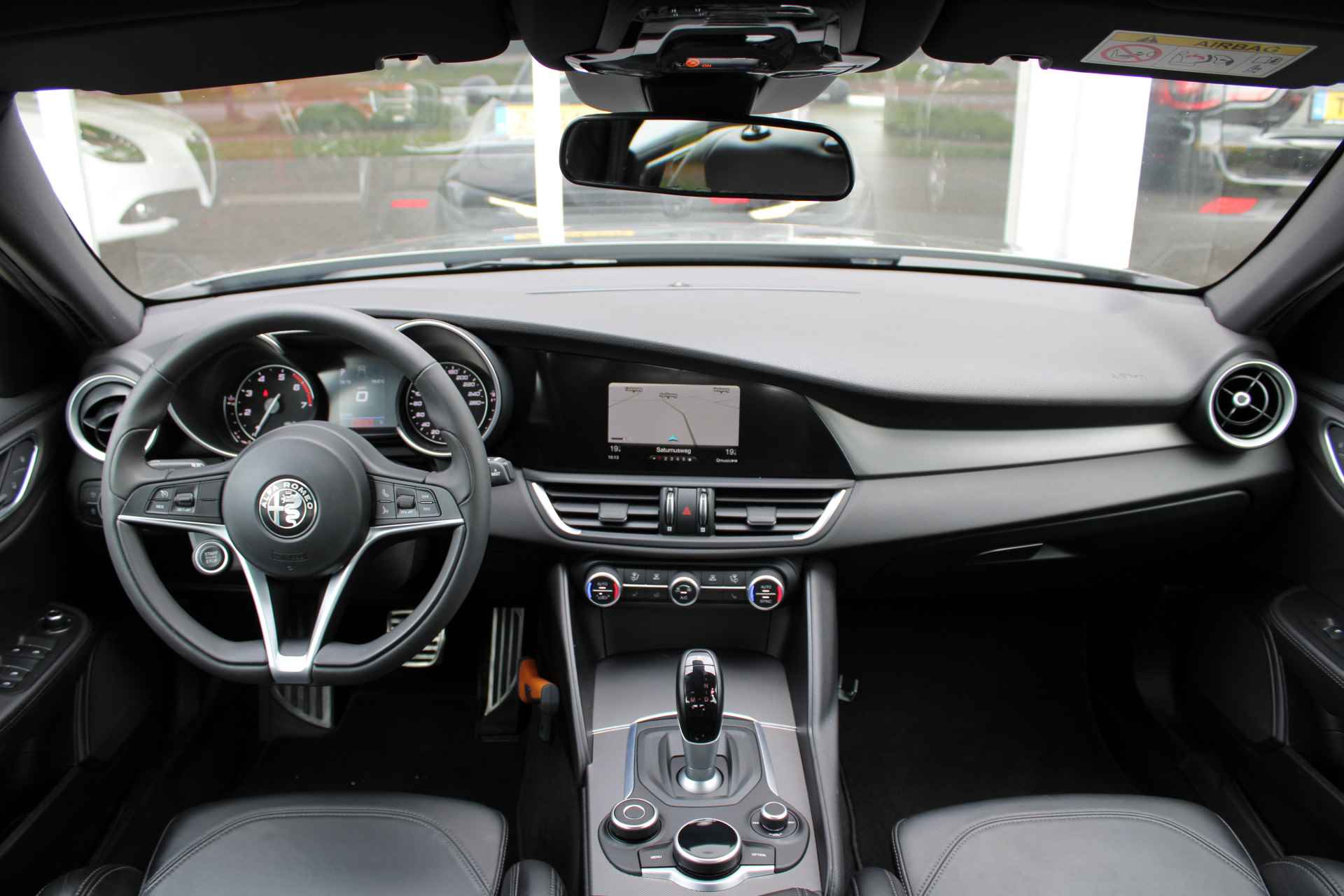 Alfa Romeo Giulia 2.0T Super | Veloce interieur | Stuur\stoel verwarming | Xenon | Regen\lichtsensor - 12/23