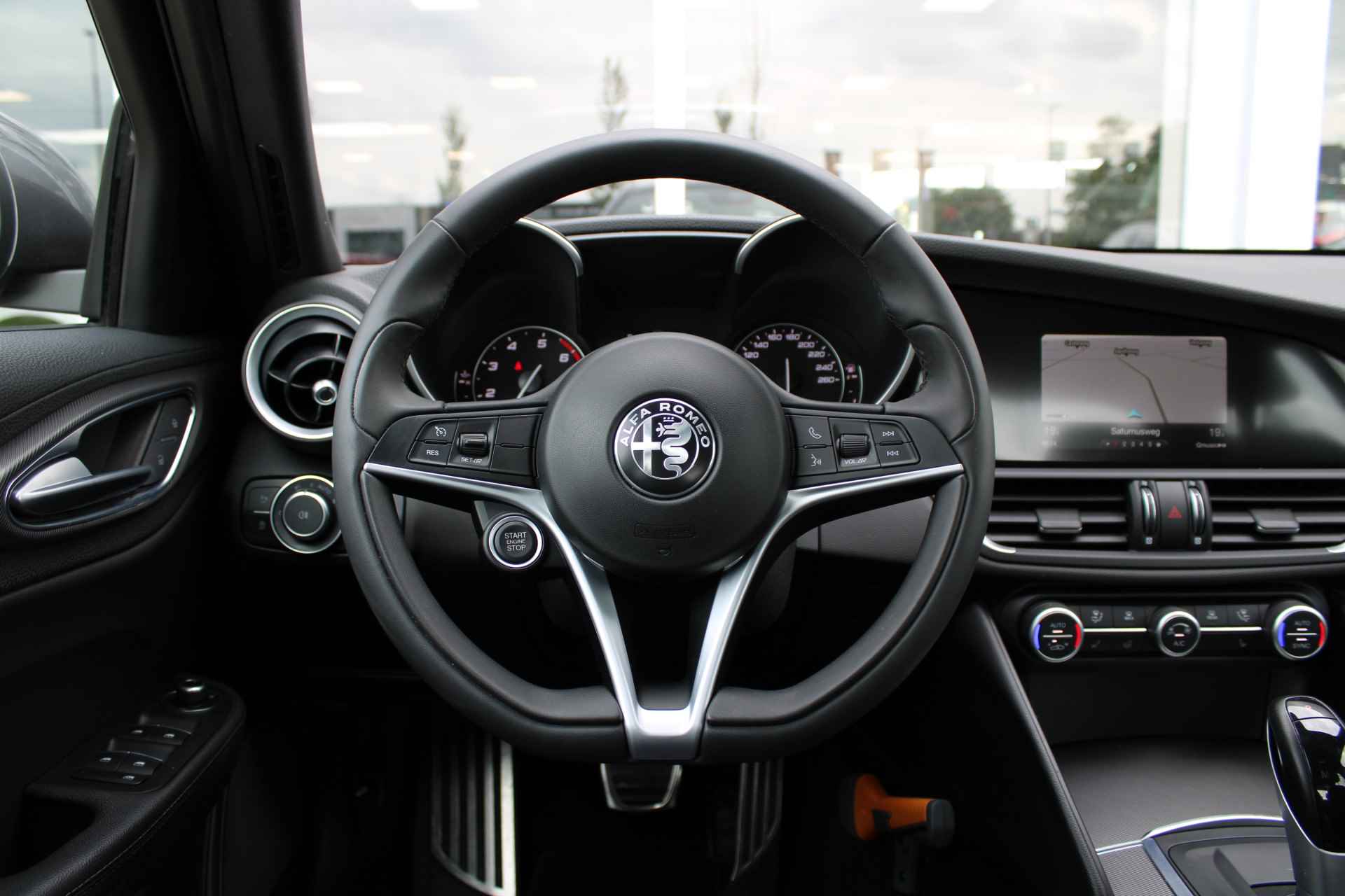 Alfa Romeo Giulia 2.0T Super | Veloce interieur | Stuur\stoel verwarming | Xenon | Regen\lichtsensor - 16/23