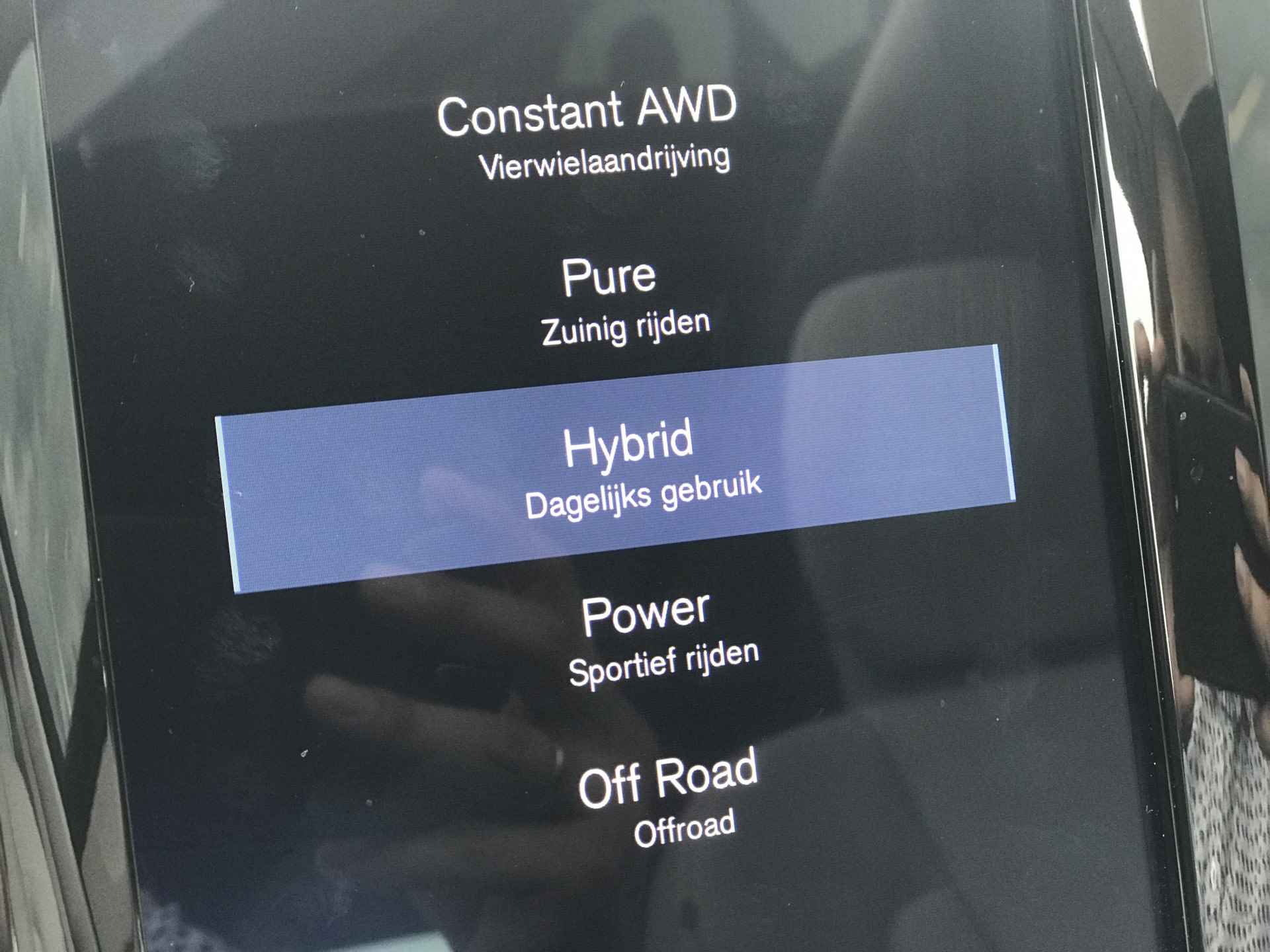 Volvo XC60 2.0 T8 Twin Engine AWD Momentum Automaat | Rijklaar incl 12 mnd Bovag | 1/2 tarief Panoramadak Park assist voor Keyless entry - 19/36