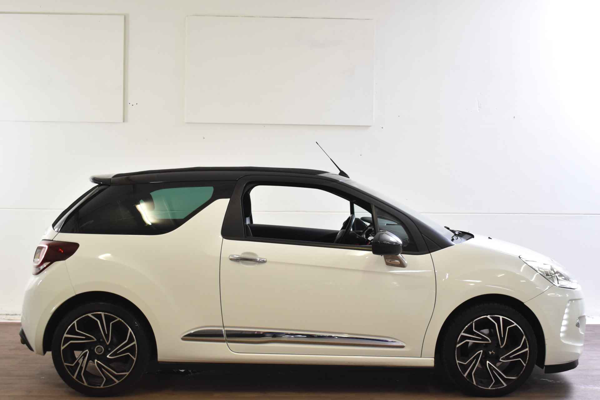 Citroën DS3 Cabrio 1.2 VTi CHIC SPORT CRUISE/CLIMATE/LED - 4/28