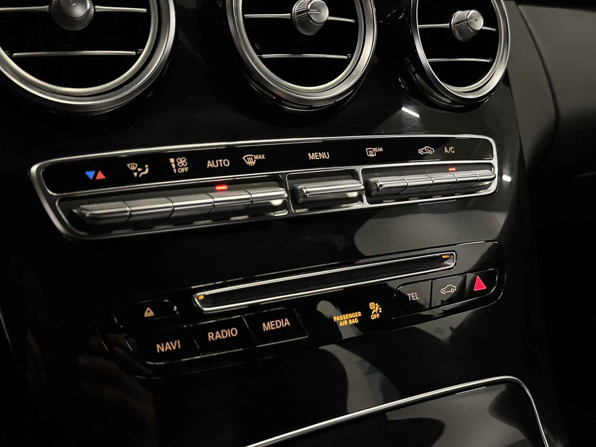 Mercedes-Benz C-klasse 180 Aut. AMG ✅ LED ✅ Leder ✅ Camera - 13/35