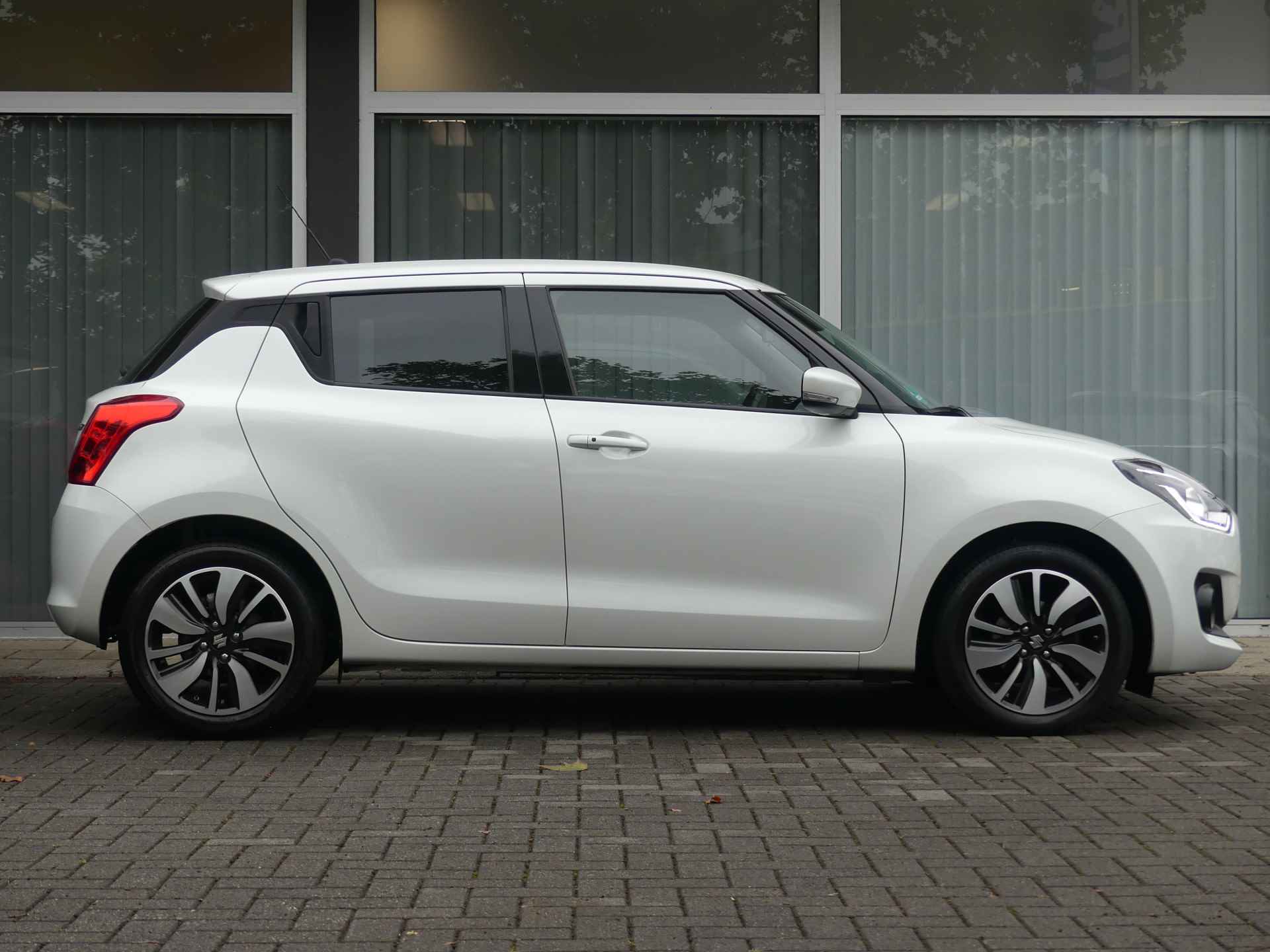 Suzuki Swift 1.2 Stijl / Style Smart Hybrid ClimateControl, Navigatie, Applecarpl./Andr. Auto - 3/30