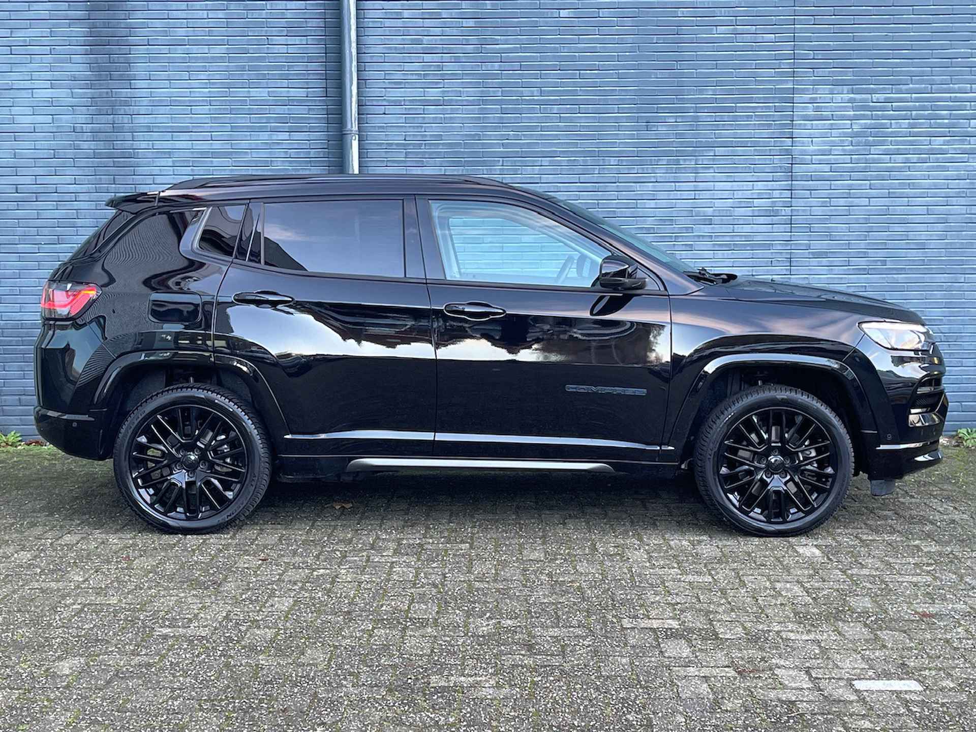 JEEP Compass 4xe 240pk Plug-in Hybrid S Automaat | Leer | Stoel/Stuur Verwarming | Alpine® Audio | 360° Camera | Blindspot | Elek. Achterklep | All Season Banden | - 3/39