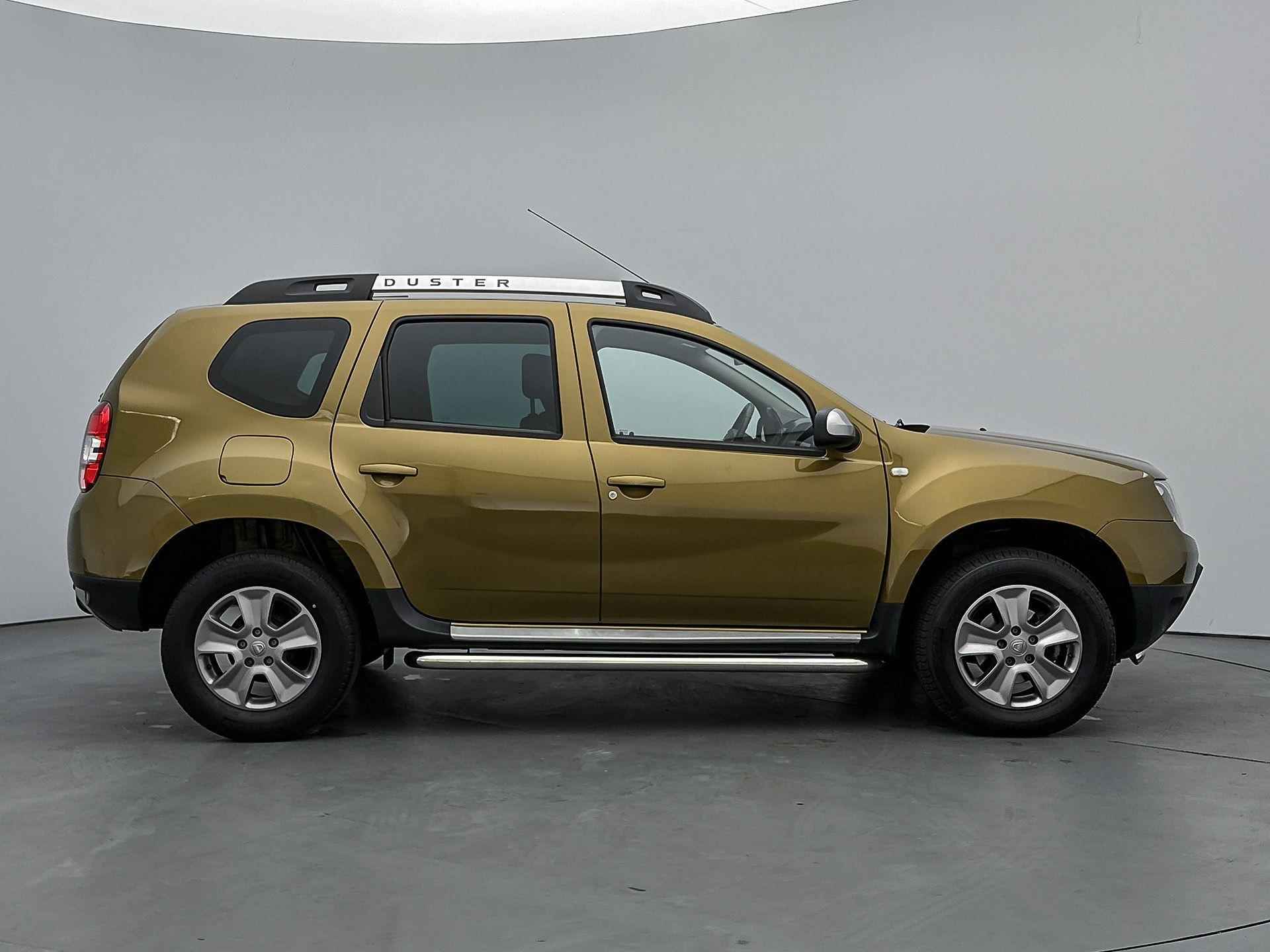 Dacia Duster SUV Lauréate 125 pk | Airco | Bluetooth | Trekhaak | Buitenspiegels Elektrisch Verstel -en Verwarmbaar | Mistlampen Voor | Radio-CD/MP3 speler | Centrale Deurvergrendeling met Afstandsbediening | - 11/34