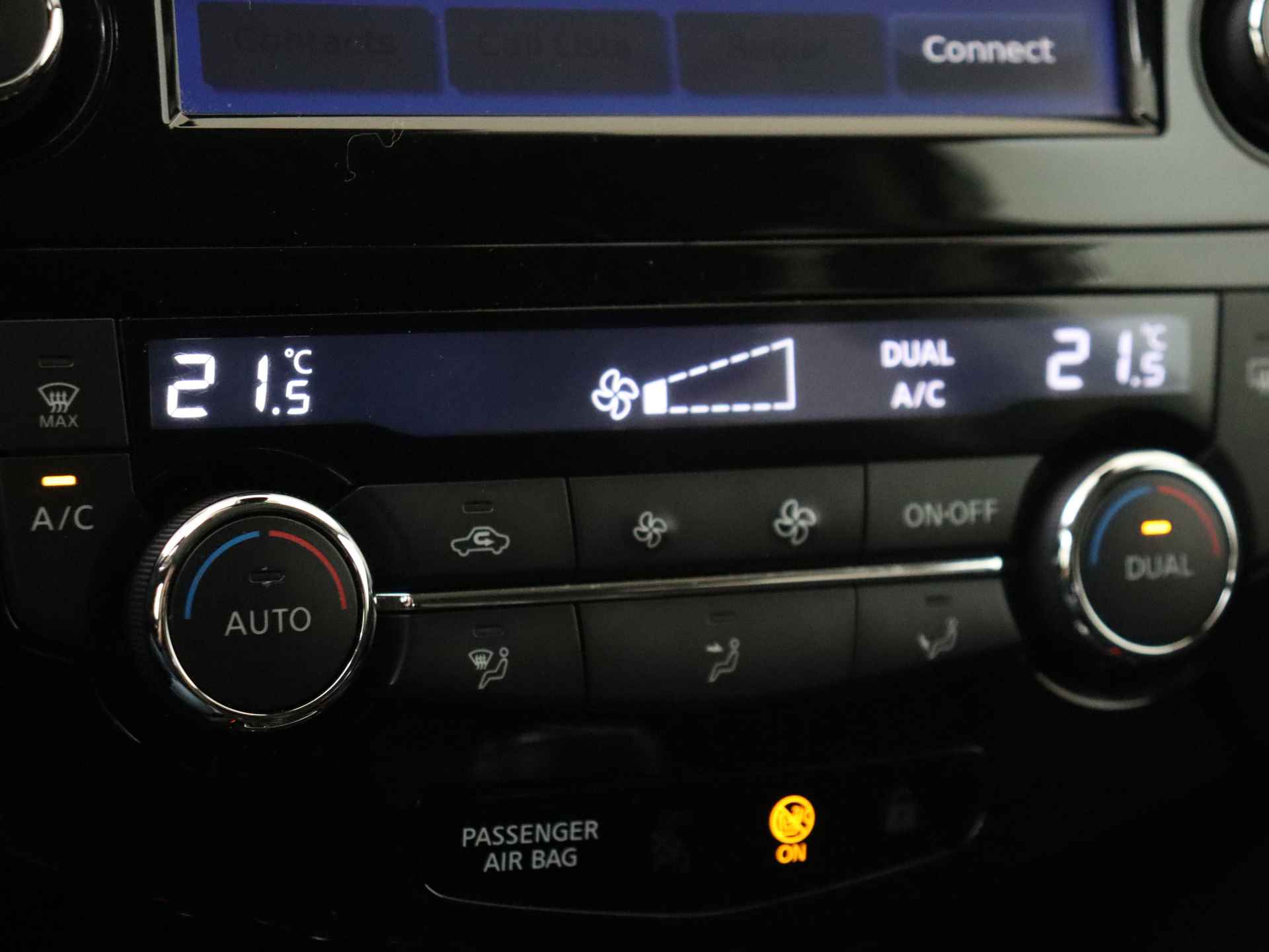 Nissan QASHQAI 1.2 DIG-T 115 N-Connecta Automaat | Panorama dak | Trekhaak | Navigatie - 18/33