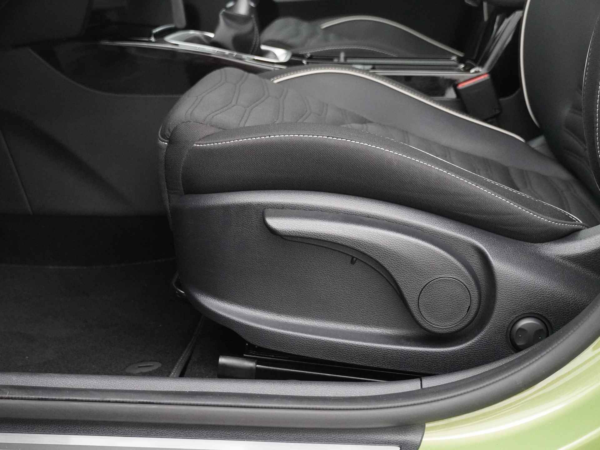 Kia Xceed 1.0 T-GDi GT-Line First Edition - Navigatie - Cruise Control - LED Koplampen - Stoel/Stuurverwarming - Apple/Android Carplay - Fabrieksgarantie Tot 2030 - 19/48