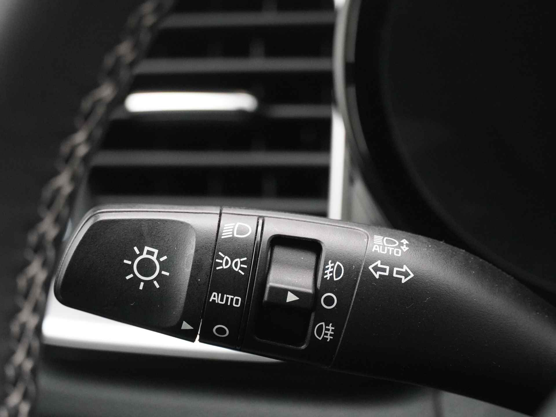 Kia Xceed 1.0 T-GDi GT-Line First Edition - Navigatie - Cruise Control - LED Koplampen - Stoel/Stuurverwarming - Apple/Android Carplay - Fabrieksgarantie Tot 2030 - 24/48