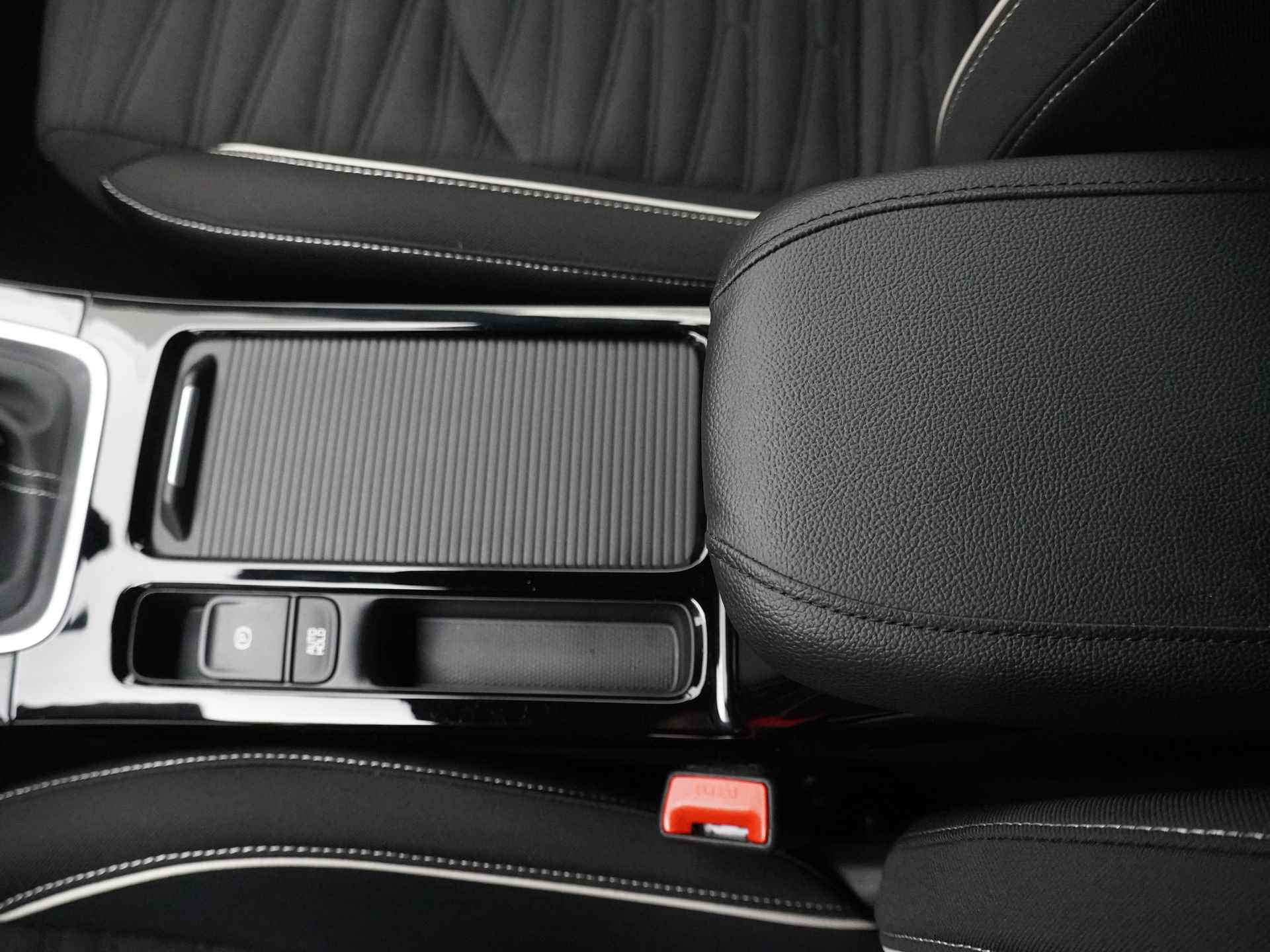 Kia Xceed 1.0 T-GDi GT-Line First Edition - Navigatie - Cruise Control - LED Koplampen - Stoel/Stuurverwarming - Apple/Android Carplay - Fabrieksgarantie Tot 2030 - 32/48