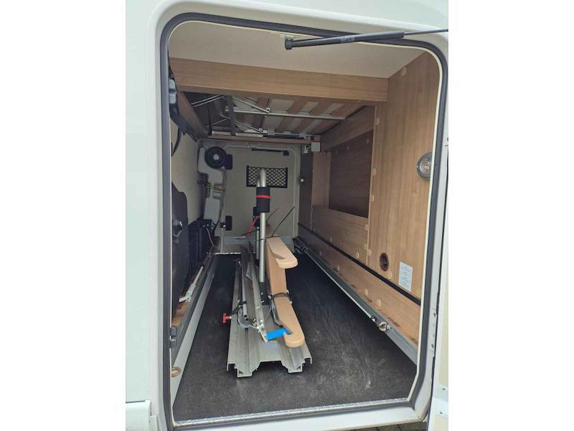 Hymer T698 CL  HPC Leveling / Queensbed - 9/24