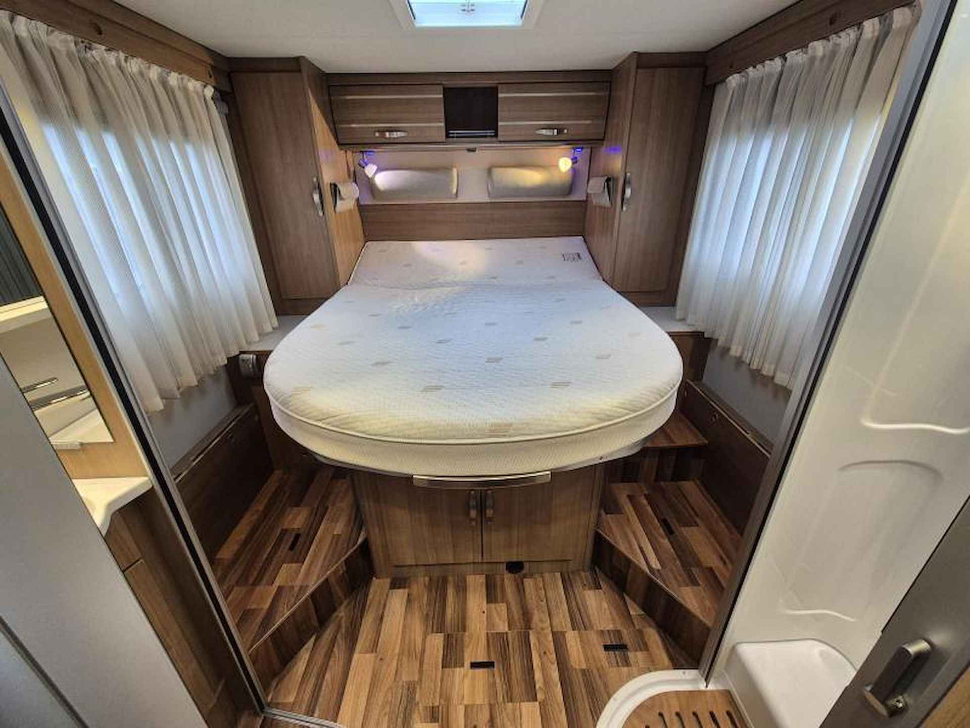 Hymer T698 CL  HPC Leveling / Queensbed - 16/24