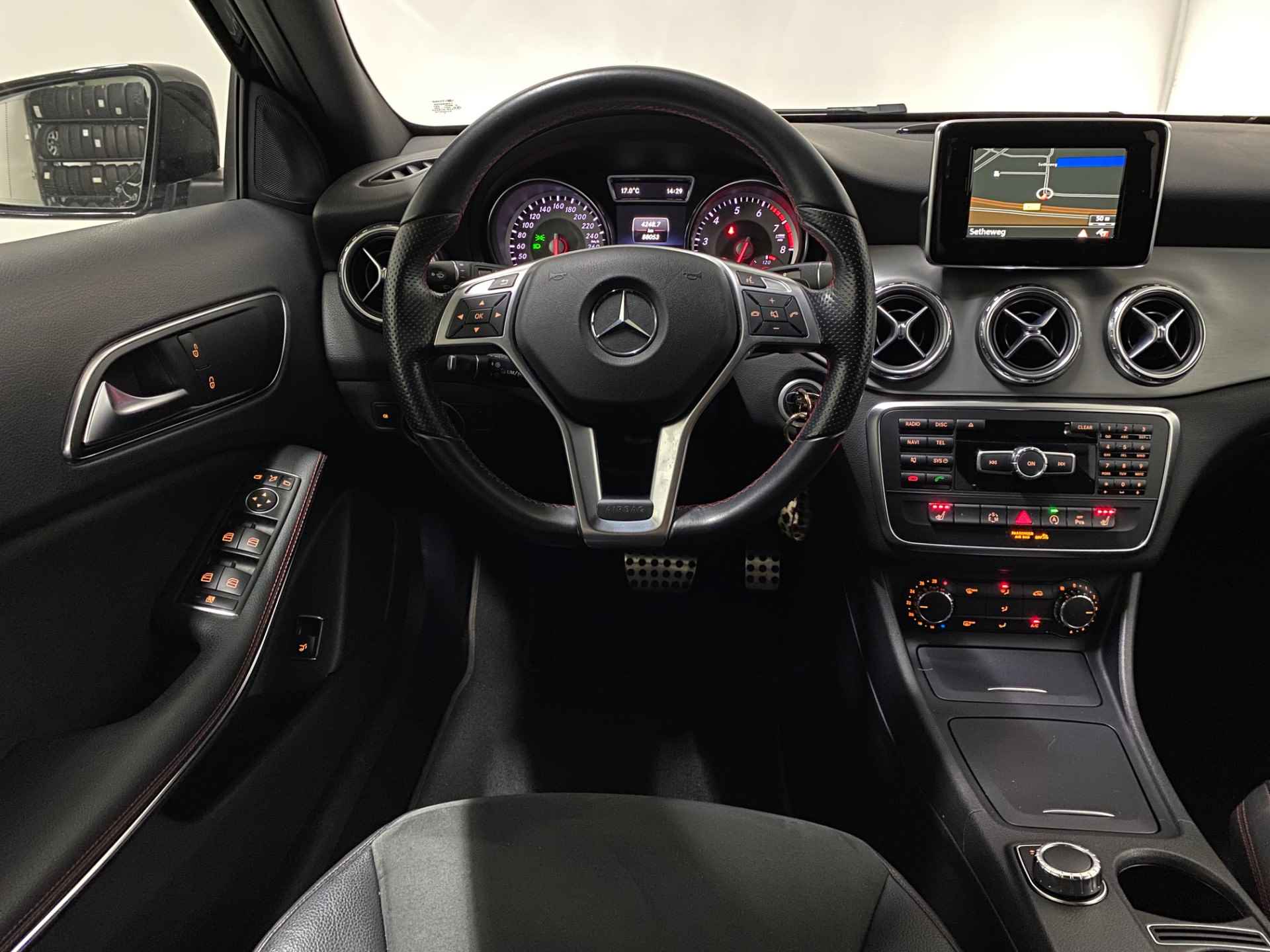 Mercedes-Benz GLA 200 AMG Navi Camera Trekhaak 19inch LM Bi-Xenon Koplampen Stoelverwarming - 3/40