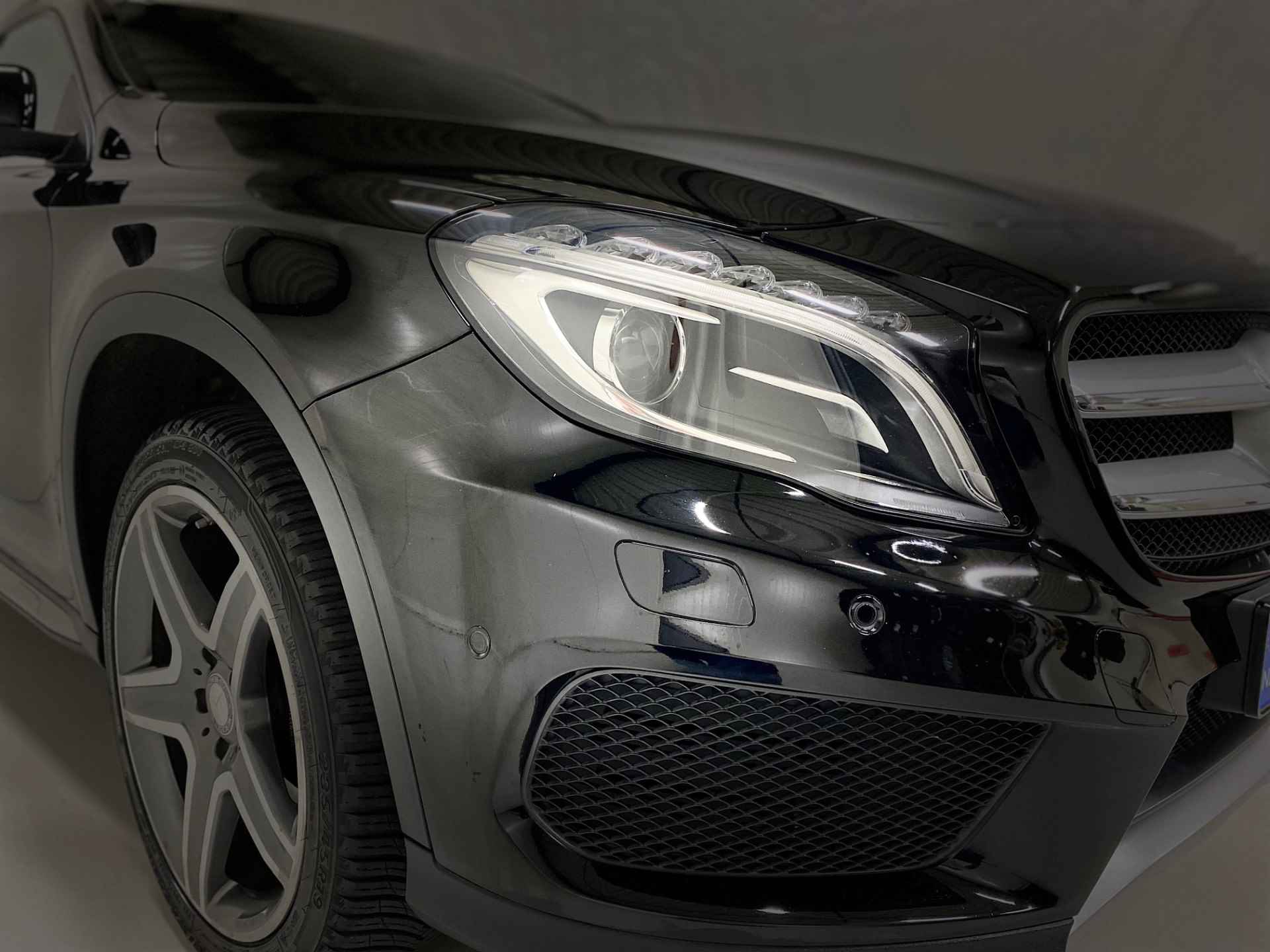 Mercedes-Benz GLA 200 AMG Navi Camera Trekhaak 19inch LM Bi-Xenon Koplampen Stoelverwarming - 11/40
