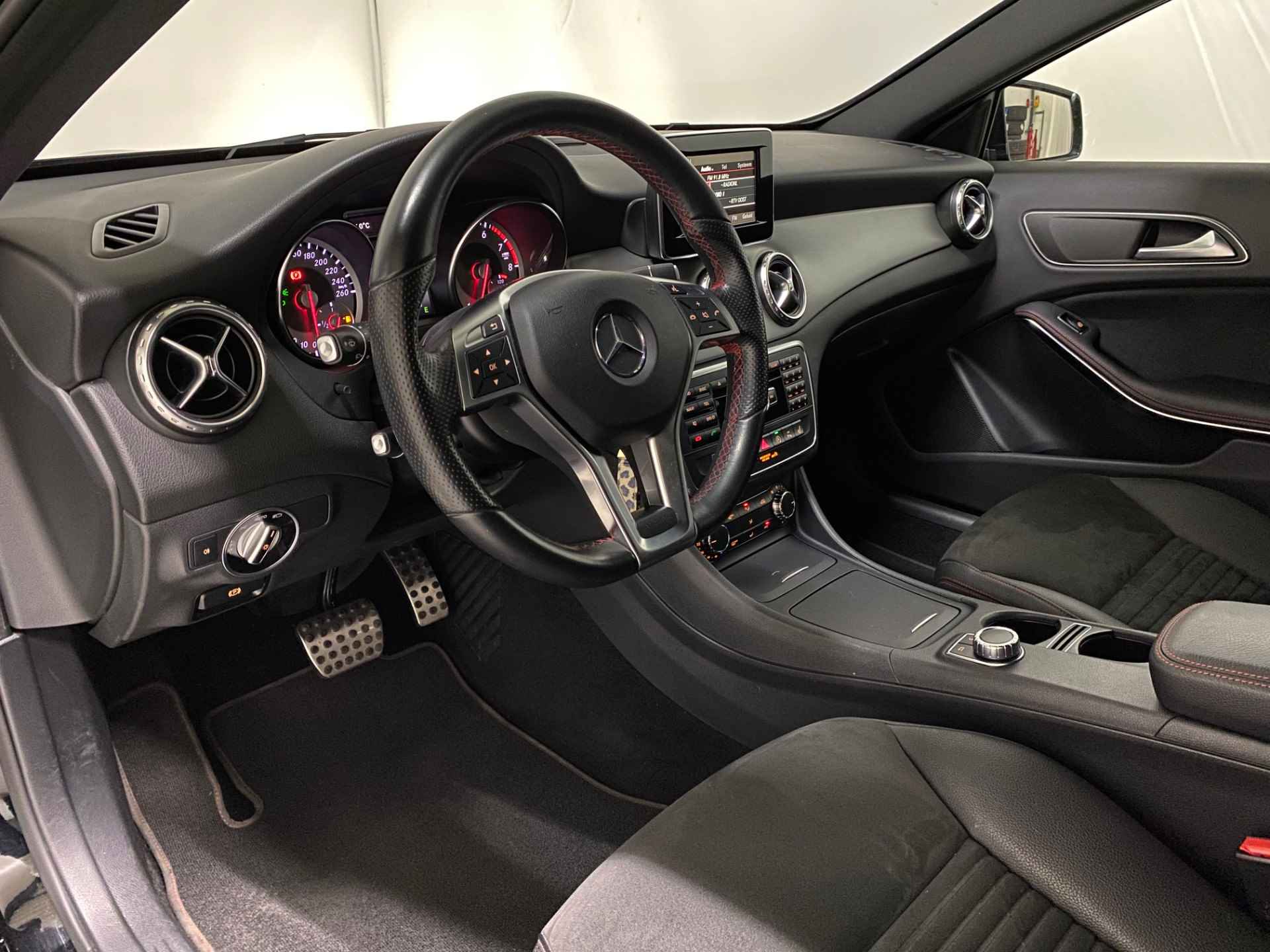 Mercedes-Benz GLA 200 AMG Navi Camera Trekhaak 19inch LM Bi-Xenon Koplampen Stoelverwarming - 17/40
