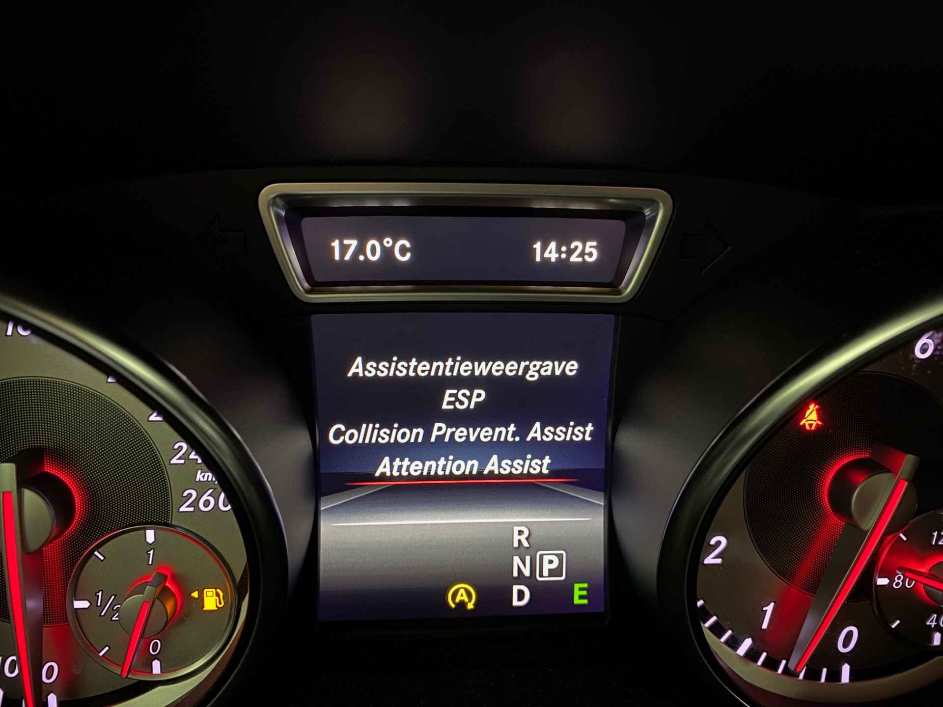 Mercedes-Benz GLA 200 AMG Navi Camera Trekhaak 19inch LM Bi-Xenon Koplampen Stoelverwarming - 22/40