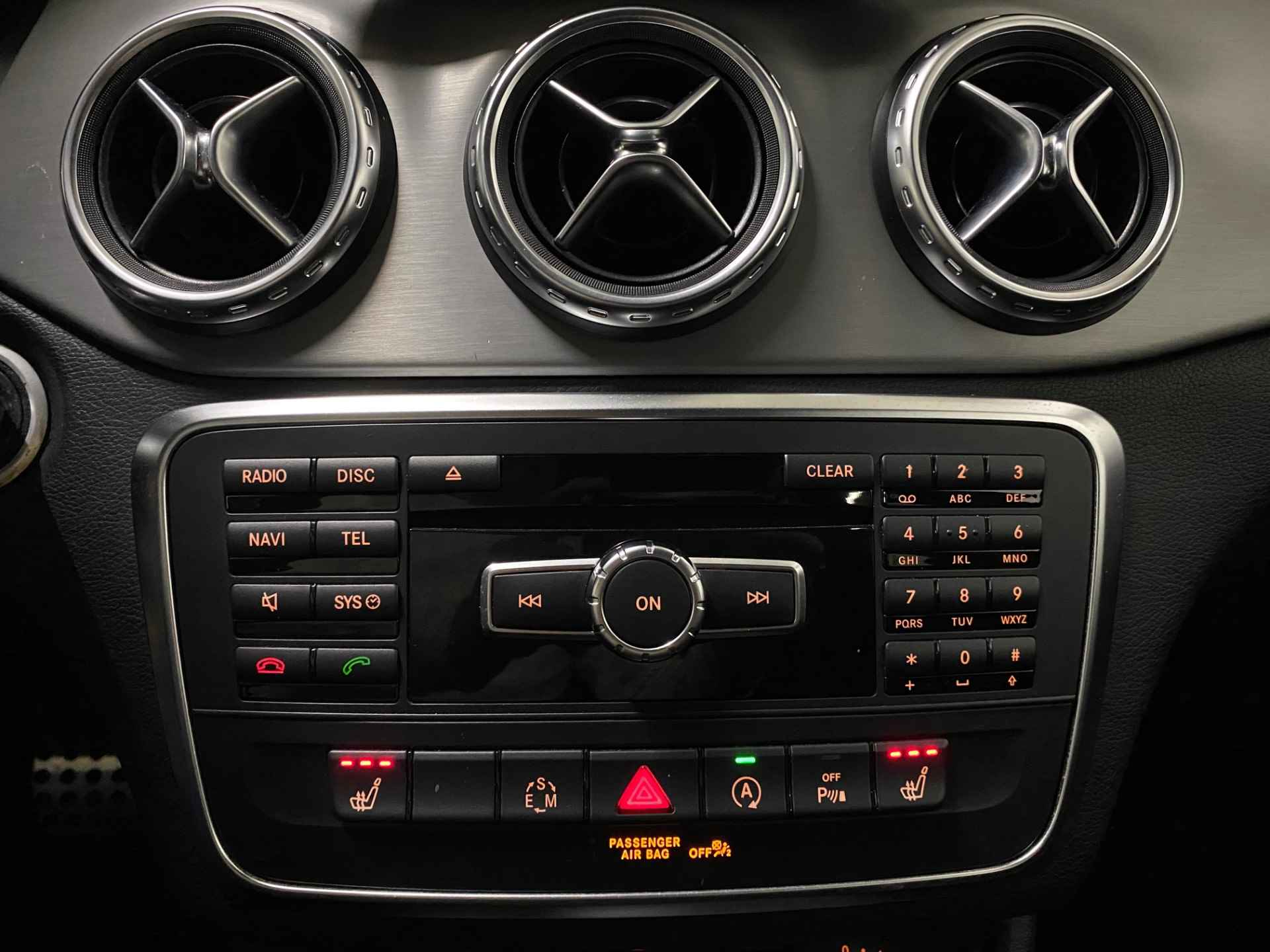 Mercedes-Benz GLA 200 AMG Navi Camera Trekhaak 19inch LM Bi-Xenon Koplampen Stoelverwarming - 28/40