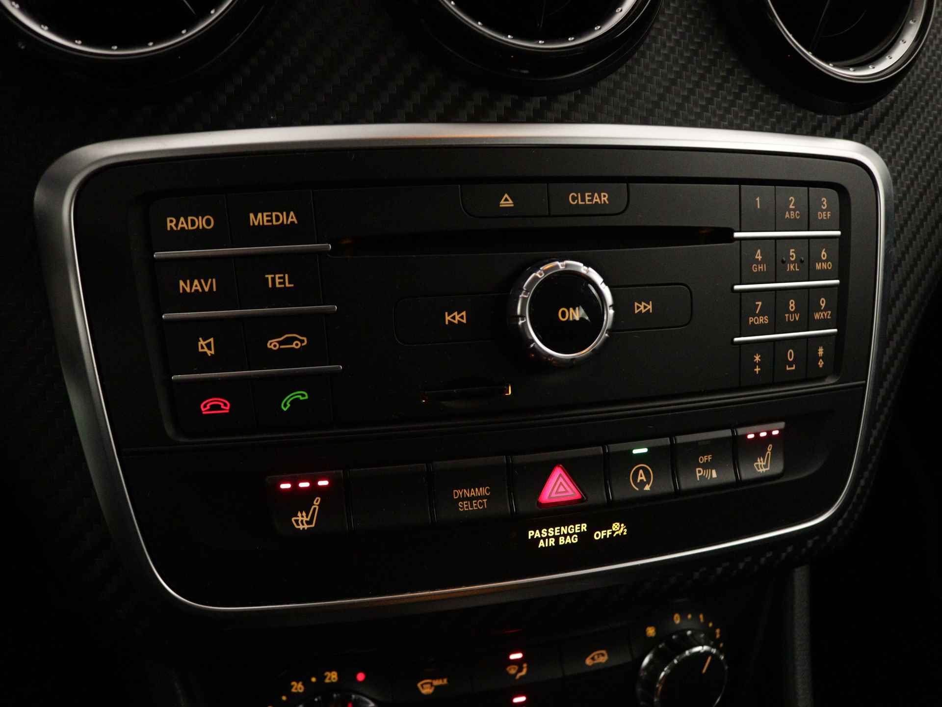 Mercedes-Benz GLA 200 | Navigatie | Achteruitrijcamera | Trekhaak | Stoelverwarming | Inclusief 12 Maanden Garantie - 12/46