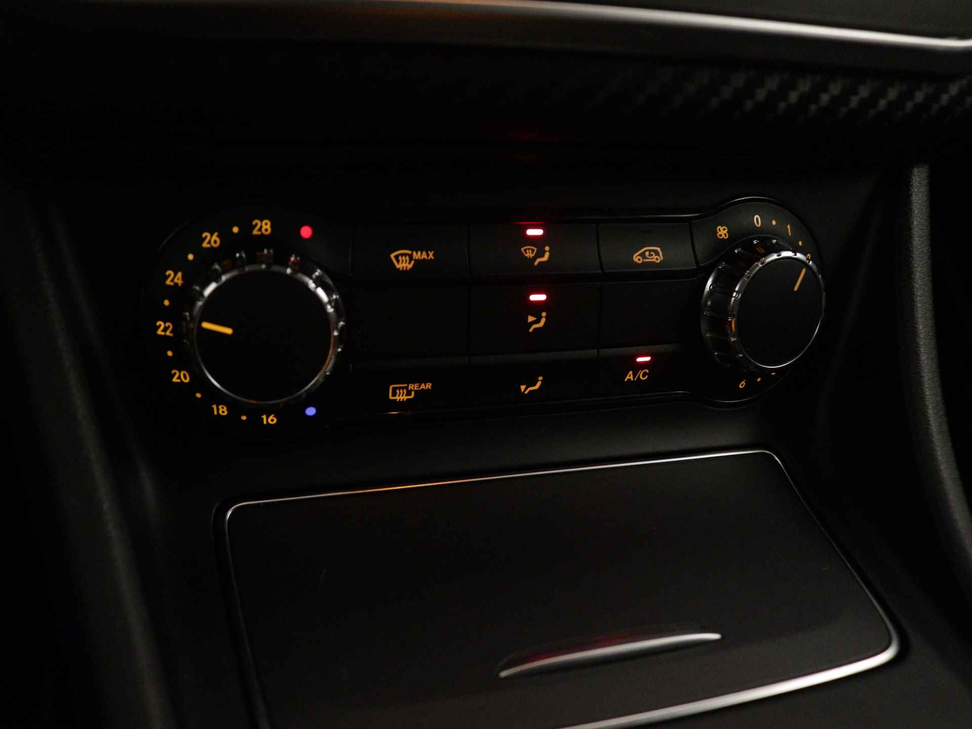 Mercedes-Benz GLA 200 | Navigatie | Achteruitrijcamera | Trekhaak | Stoelverwarming | Inclusief 12 Maanden Garantie - 13/46