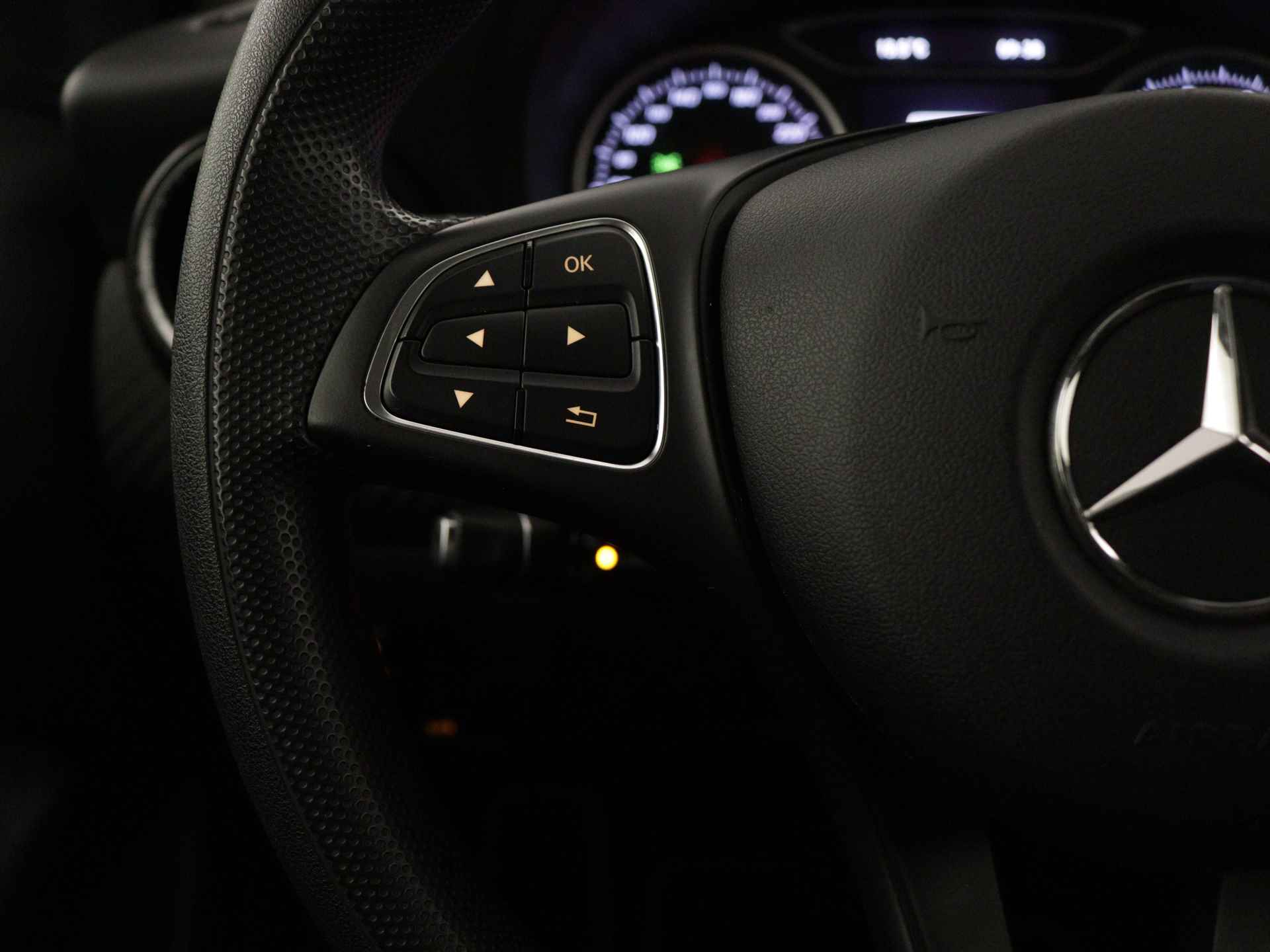 Mercedes-Benz GLA 200 | Navigatie | Achteruitrijcamera | Trekhaak | Stoelverwarming | Inclusief 12 Maanden Garantie - 23/46