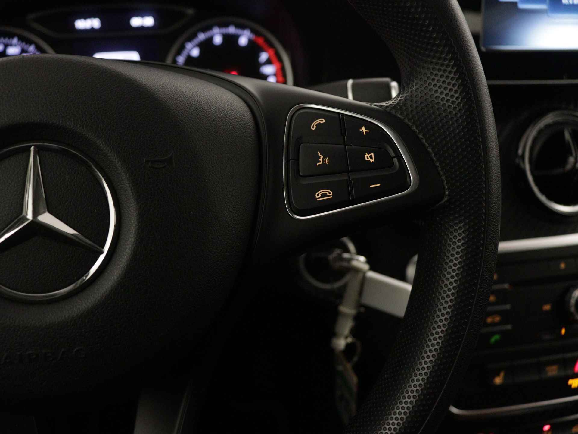 Mercedes-Benz GLA 200 | Navigatie | Achteruitrijcamera | Trekhaak | Stoelverwarming | Inclusief 12 Maanden Garantie - 24/46