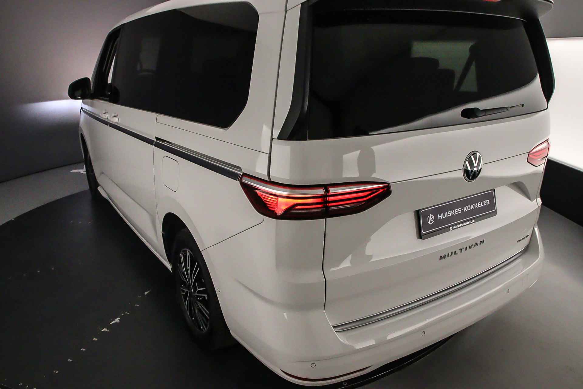 Volkswagen Multivan Style 1.4 eHybrid L2H1 7 zits  | Navigatie | Wegklapbare Trekhaak | Adaptieve Cruise control - 50/66