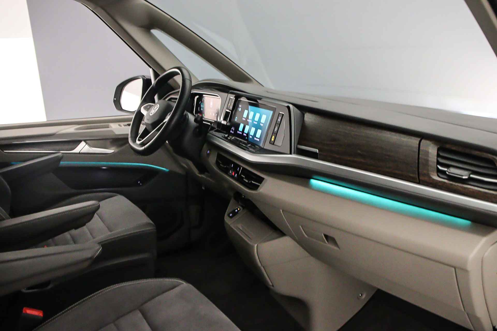 Volkswagen Multivan Style 1.4 eHybrid L2H1 7 zits  | Navigatie | Wegklapbare Trekhaak | Adaptieve Cruise control - 60/66