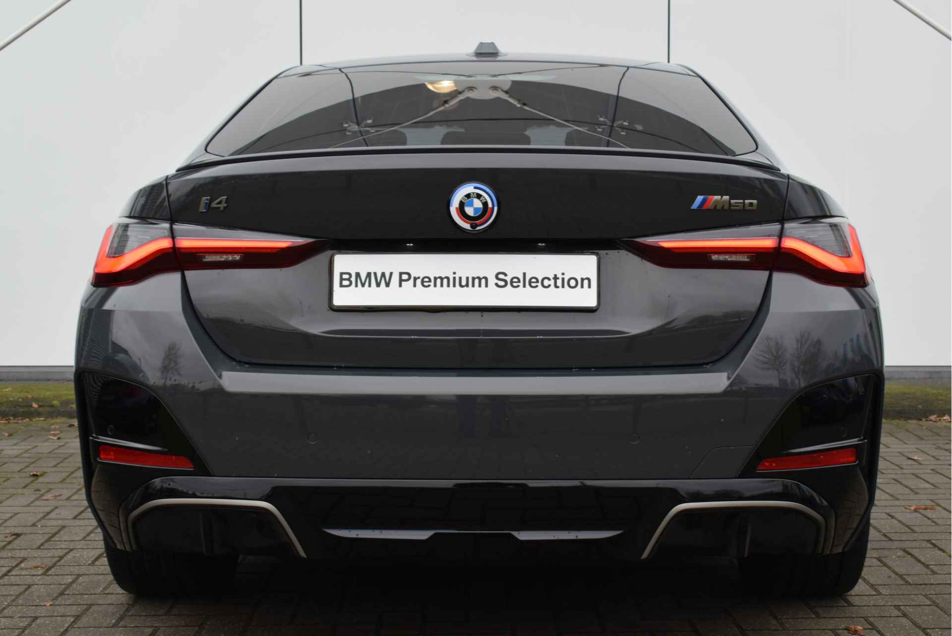 BMW i4 M50 High Executive 84 kWh / BMW M 50 Jahre uitvoering / Schuif-kanteldak / Laserlight / M Sportstoelen / Parking Assistant Plus / Driving Assistant Professional - 9/35