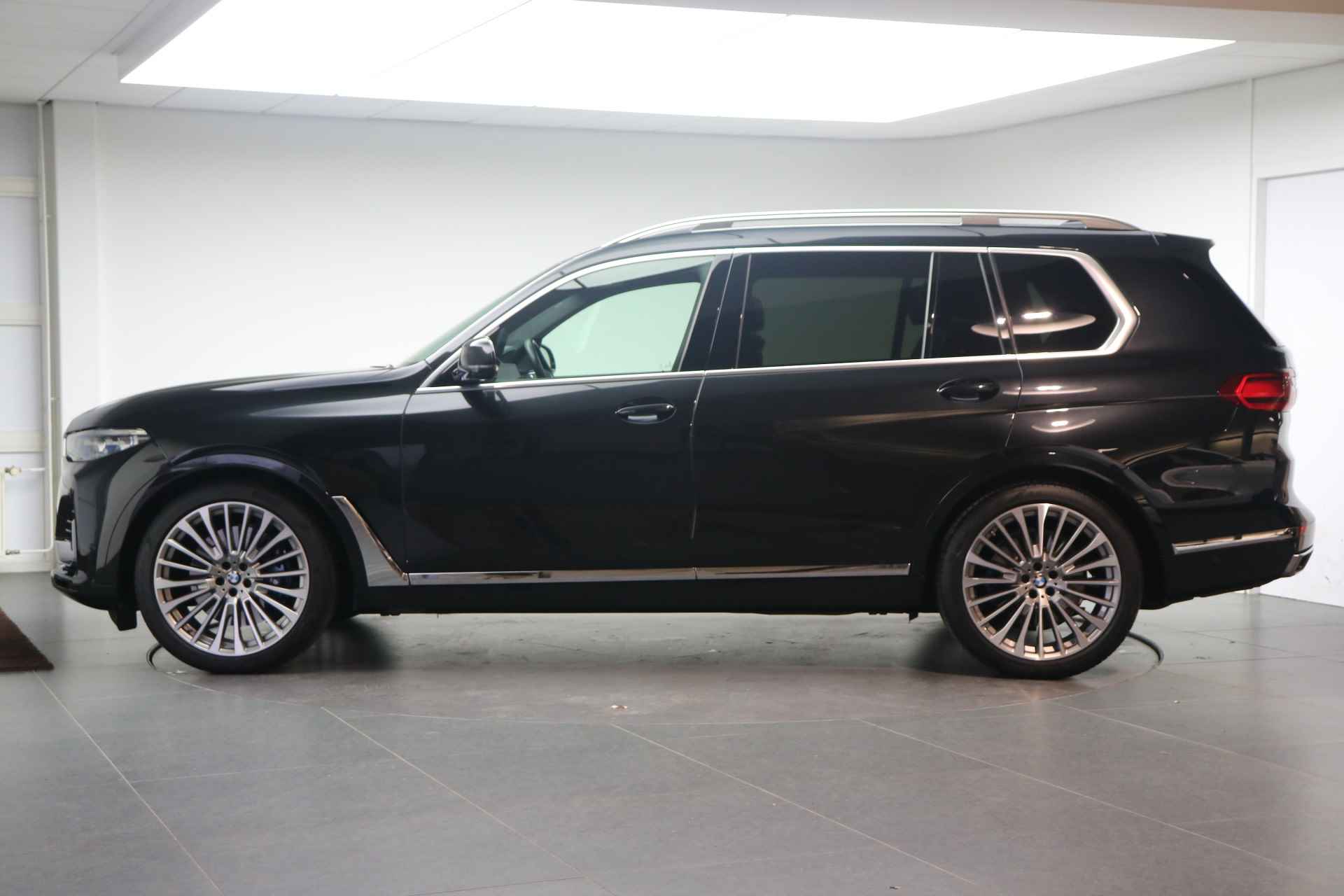 BMW X7 xDrive40i High Executive Automaat / Panoramadak Sky Lounge / Trekhaak / Laserlicht / Soft Close / Parking Assistant Plus / Active Steering - 3/25