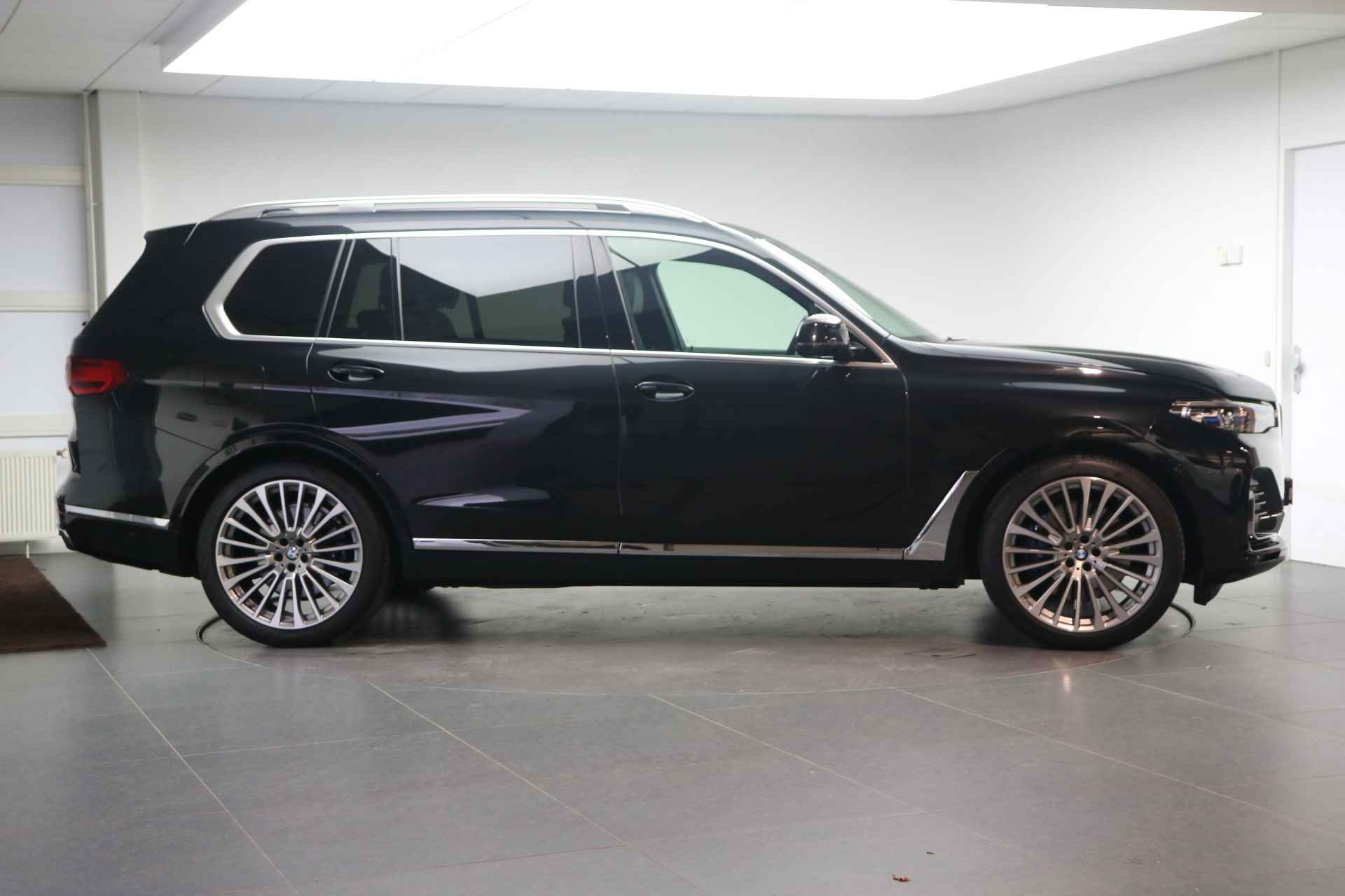 BMW X7 xDrive40i High Executive Automaat / Panoramadak Sky Lounge / Trekhaak / Laserlicht / Soft Close / Parking Assistant Plus / Active Steering - 5/25