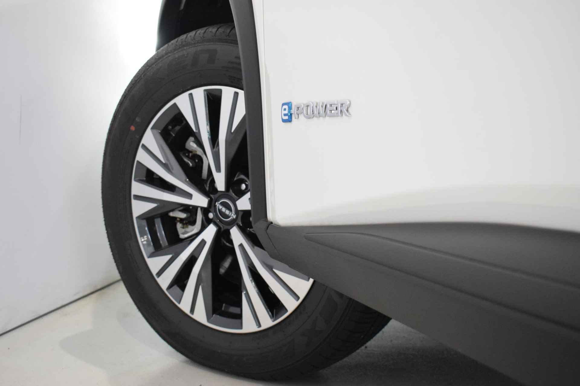 Nissan X-Trail 1.5 e-4orce N-Connecta 4WD 7p. UIT VOORRAAD LEVERBAAR| €10.000,- KORTING OP=OP| Schuif/Kantel dak | 360-Camera | Parkeersensoren | Dodehoek detectie | Adaptive cruise control | Navigatie | Apple Carplay/Android auto | Automatische regen/lichtsensor | - 18/63