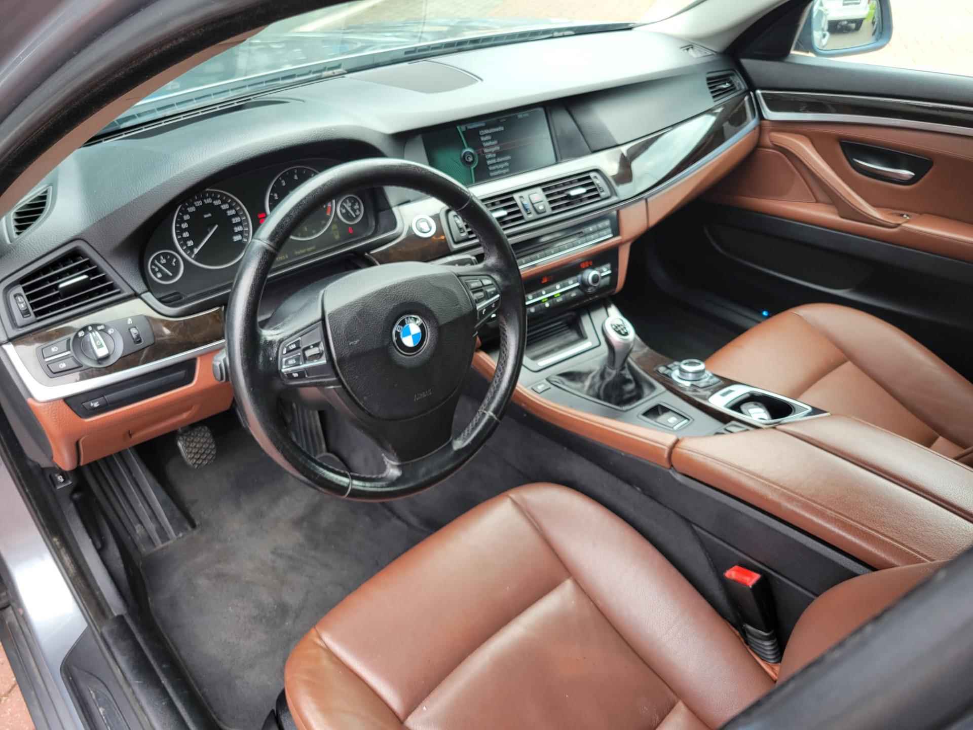 BMW 5-serie Touring 523i High Executive / Xenon / Leer / afn Trekhaak / Cruise - 27/32