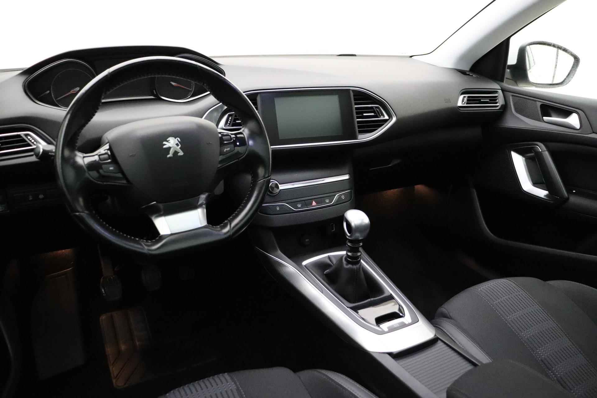 Peugeot 308 SW 1.2 PureTech Blue Lease Premium | Lichtmetalen Velgen | Panorama Dak | Camera | Parkeersensoren | Navigatie | Cruise Control | - 8/33
