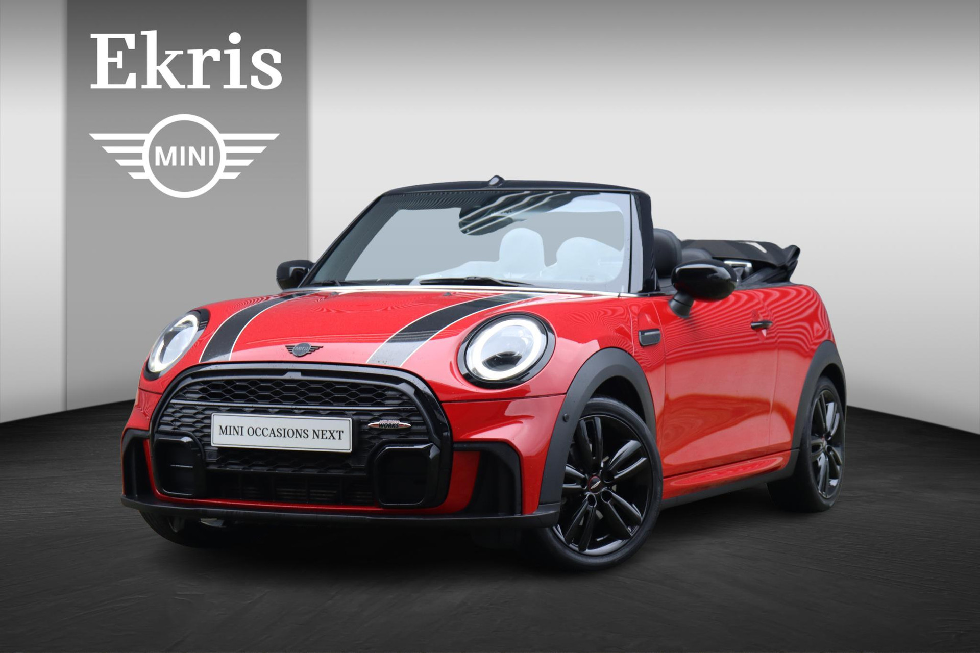 Mini Cabrio Cooper | John Cooper Works Uitvoering + Comfort Plus Pack + Head-Up + Camera + Adaptief Onderstel + Stuurwiel Verwarming + Apple Carplay + 17" JCW Track Spoke zwart