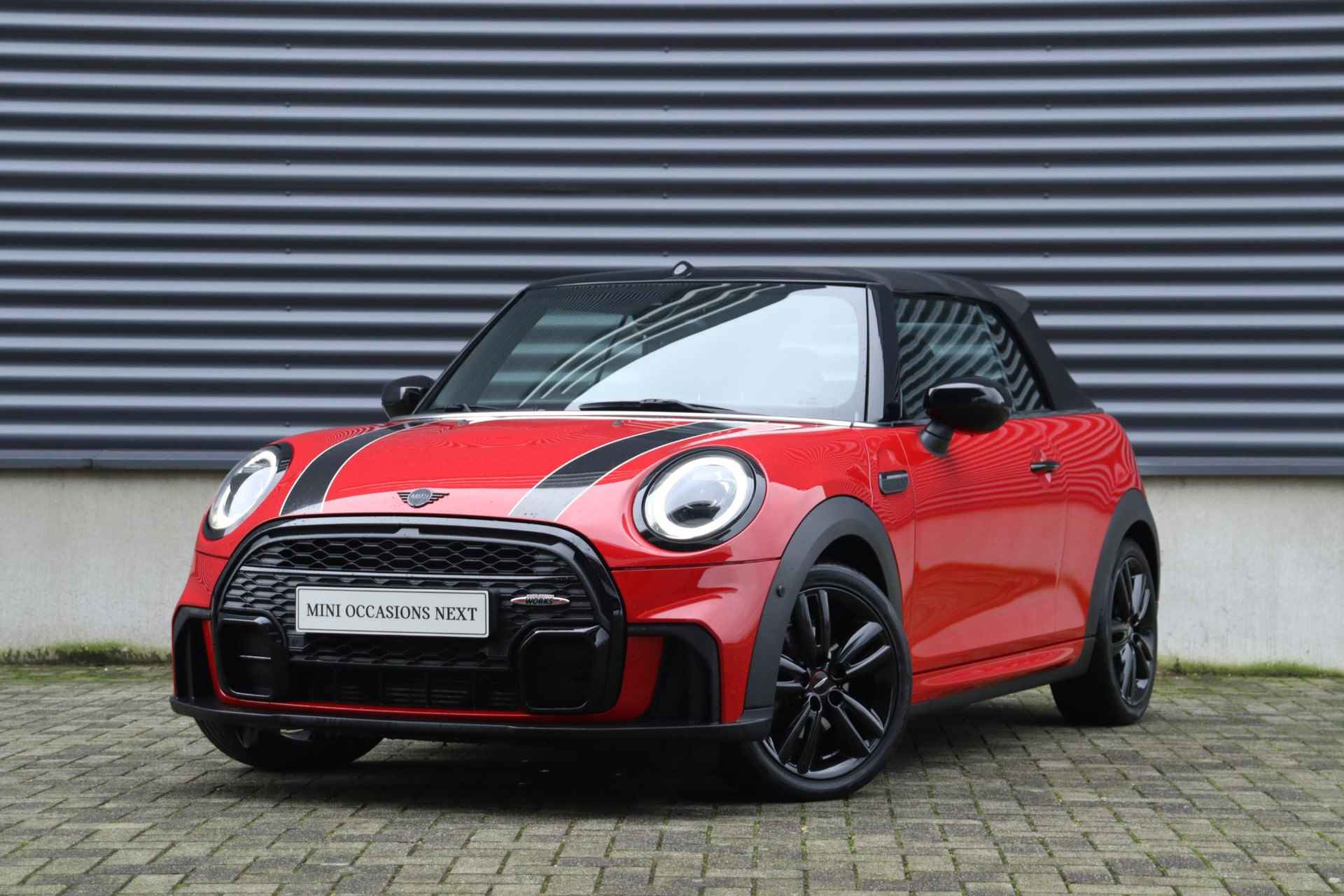 Mini Cabrio Cooper | John Cooper Works Uitvoering + Comfort Plus Pack + Head-Up + Camera + Adaptief Onderstel + Stuurwiel Verwarming + Apple Carplay + 17" JCW Track Spoke zwart - 2/38