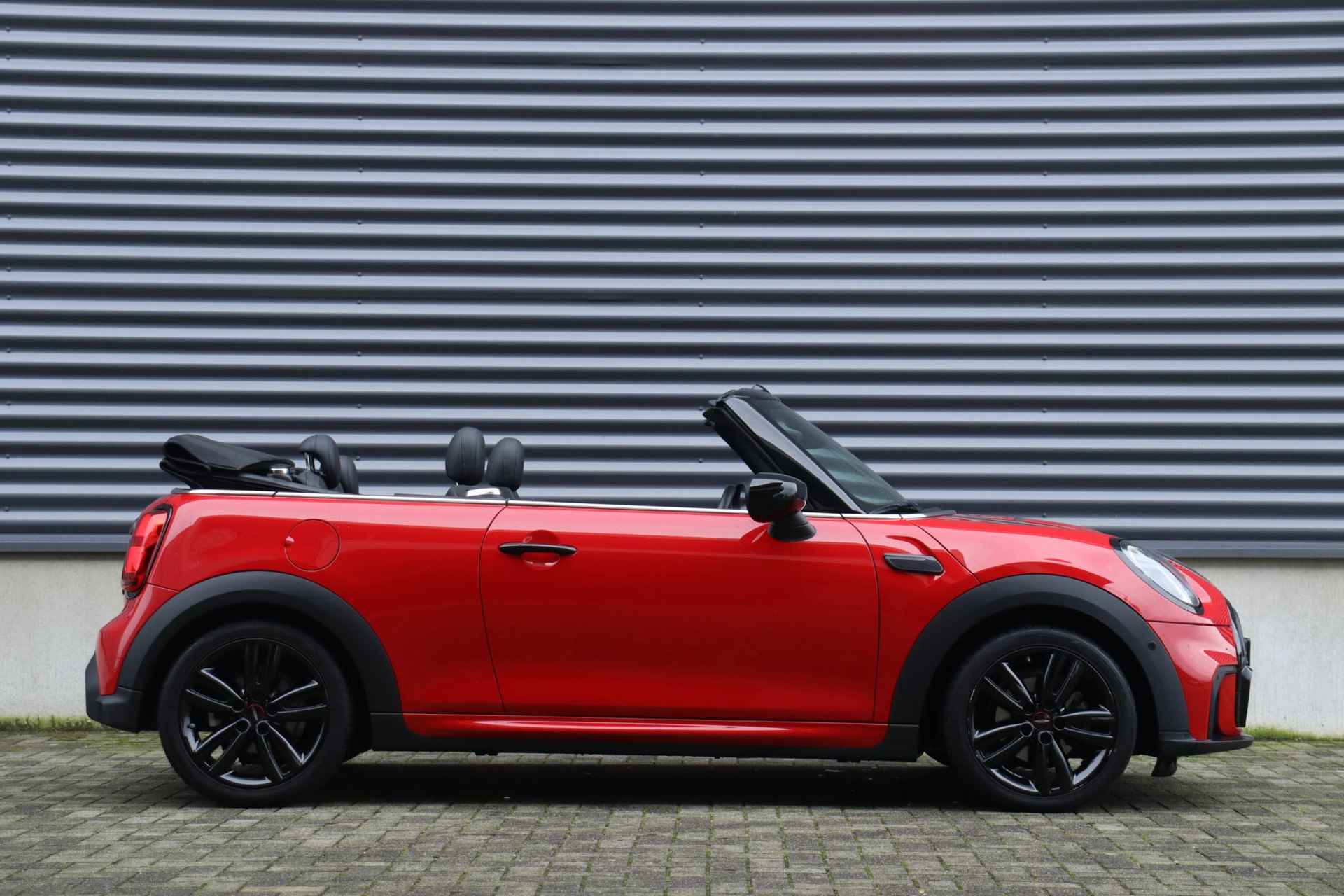 Mini Cabrio Cooper | John Cooper Works Uitvoering + Comfort Plus Pack + Head-Up + Camera + Adaptief Onderstel + Stuurwiel Verwarming + Apple Carplay + 17" JCW Track Spoke zwart - 8/38