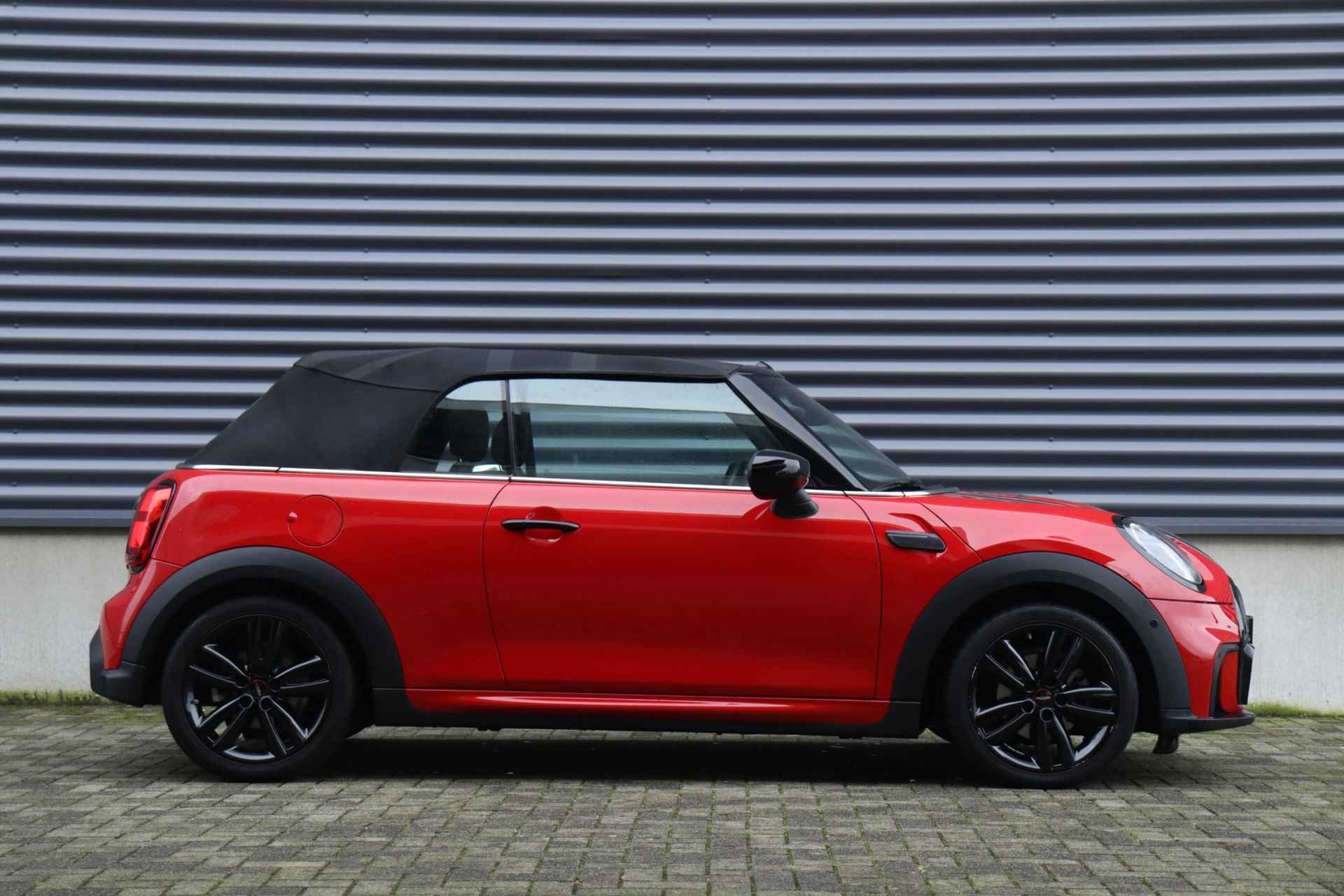 Mini Cabrio Cooper | John Cooper Works Uitvoering + Comfort Plus Pack + Head-Up + Camera + Adaptief Onderstel + Stuurwiel Verwarming + Apple Carplay + 17" JCW Track Spoke zwart - 9/38