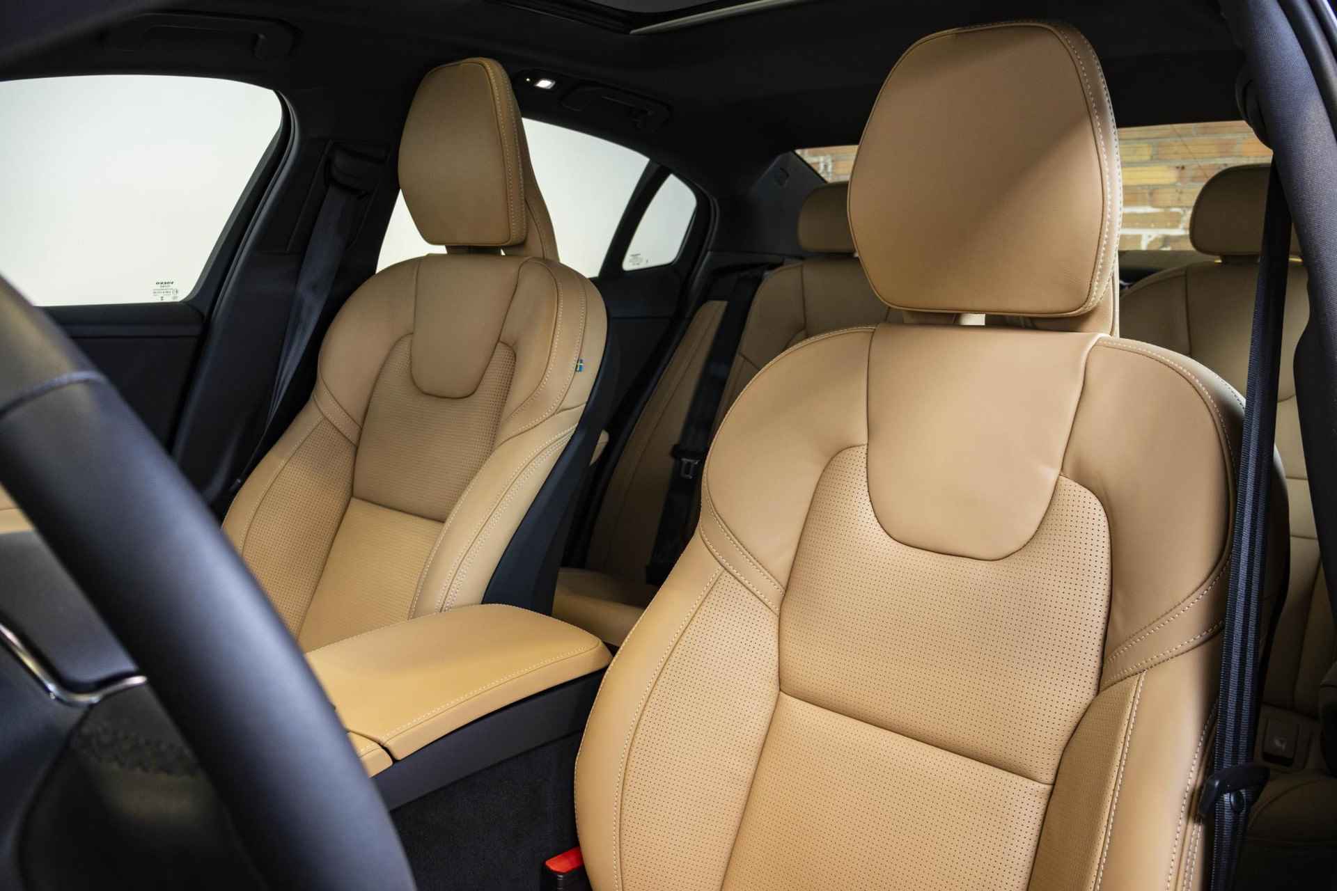 Volvo S60 Recharge T6 AWD Ultimate Bright | Panoramadak | 360º camera | Harman Kardon | Stoelventilatie | Stoel- en stuurverwarming | Lederen bekleding - 17/40