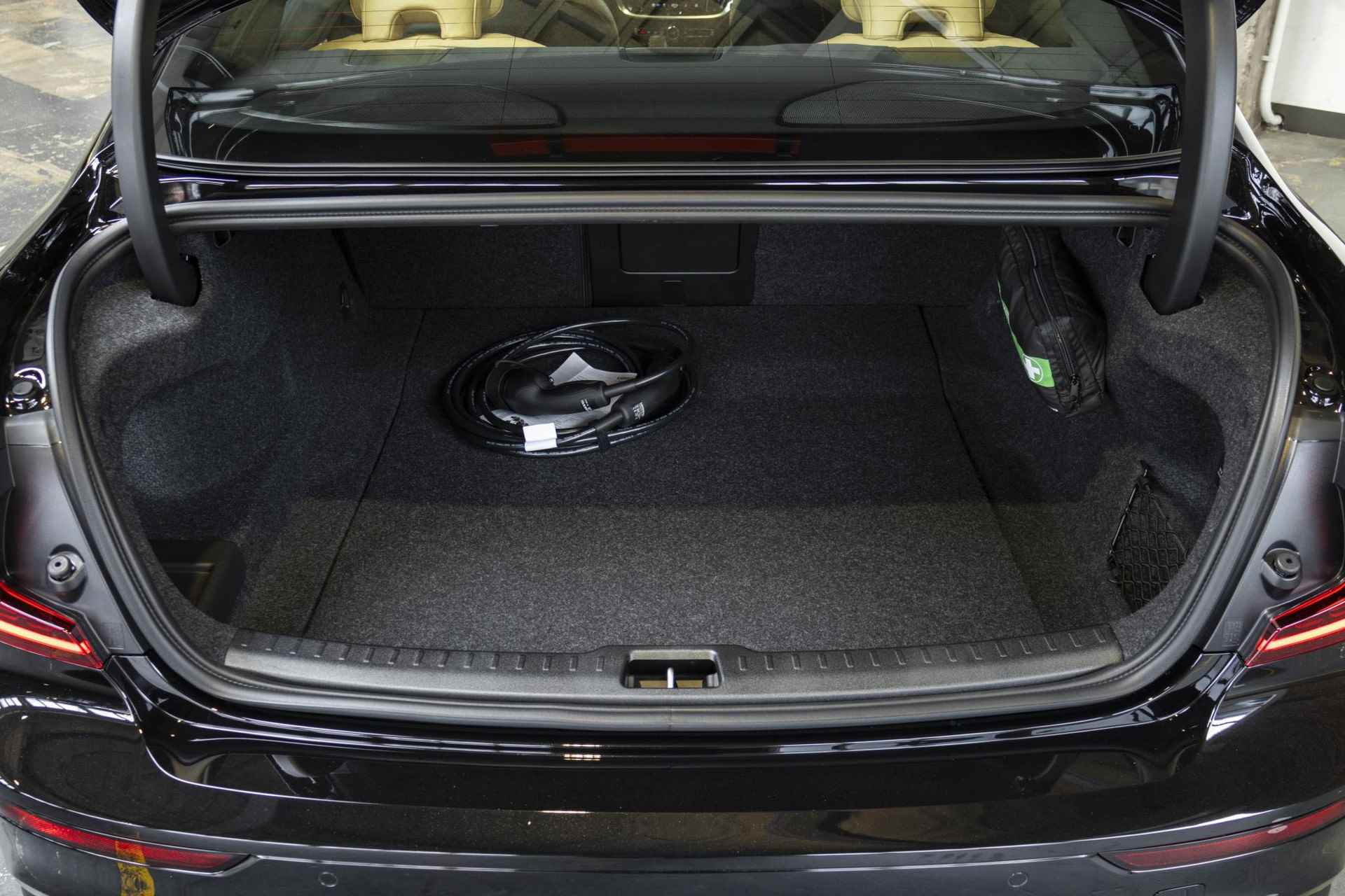 Volvo S60 Recharge T6 AWD Ultimate Bright | Panoramadak | 360º camera | Harman Kardon | Stoelventilatie | Stoel- en stuurverwarming | Lederen bekleding - 35/40