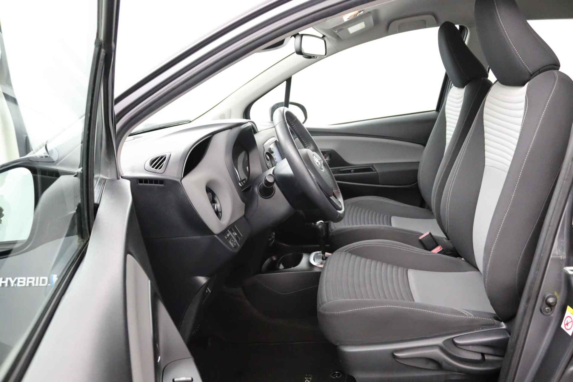 Toyota Yaris 1.5 Hybrid Active | Keyless Entry | Navigatie | Parkeersensoren Achter | Lichtsensor | Regensensor | Achteruitrijcamera | - 9/48