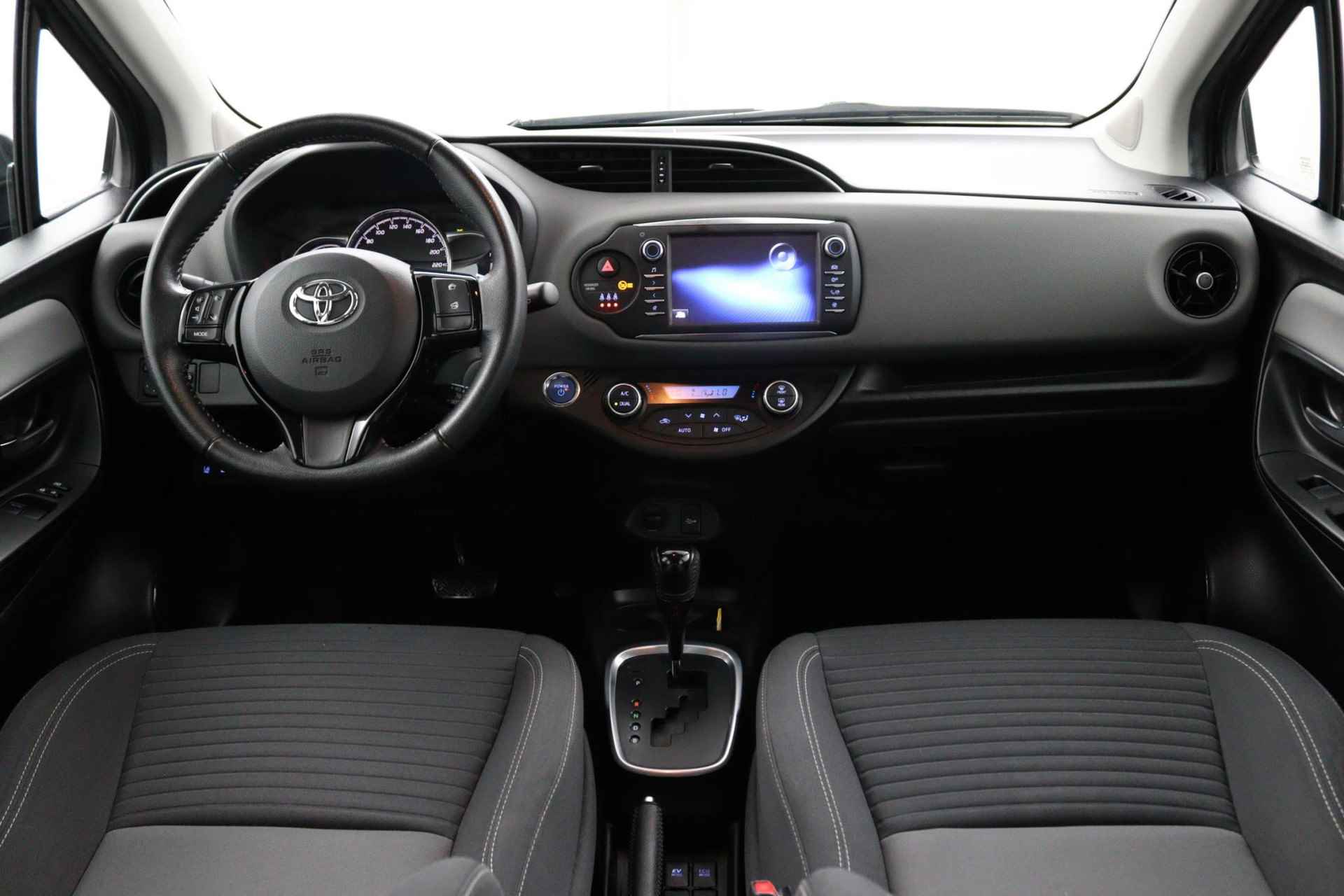 Toyota Yaris 1.5 Hybrid Active | Keyless Entry | Navigatie | Parkeersensoren Achter | Lichtsensor | Regensensor | Achteruitrijcamera | - 11/48