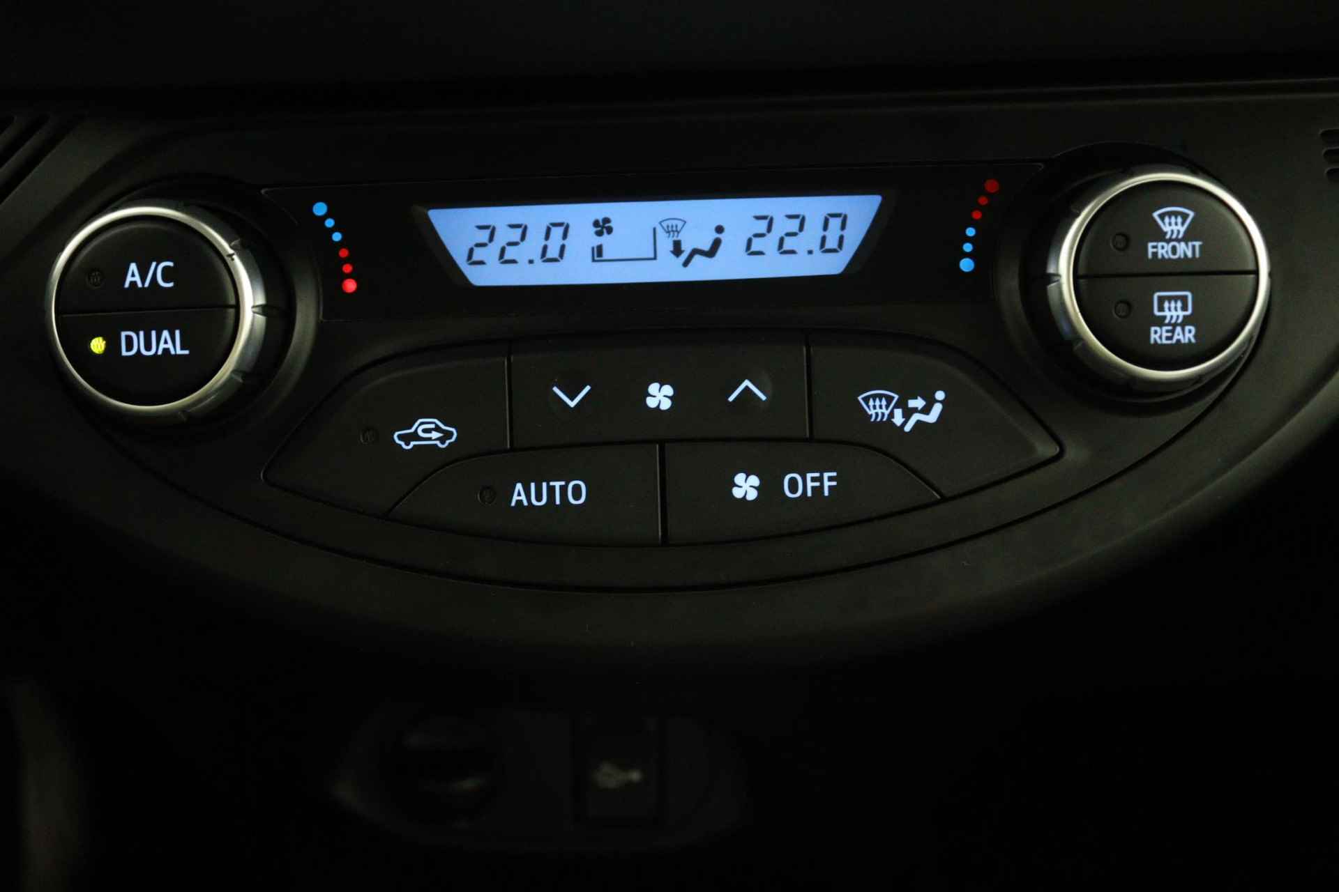 Toyota Yaris 1.5 Hybrid Active | Keyless Entry | Navigatie | Parkeersensoren Achter | Lichtsensor | Regensensor | Achteruitrijcamera | - 18/48